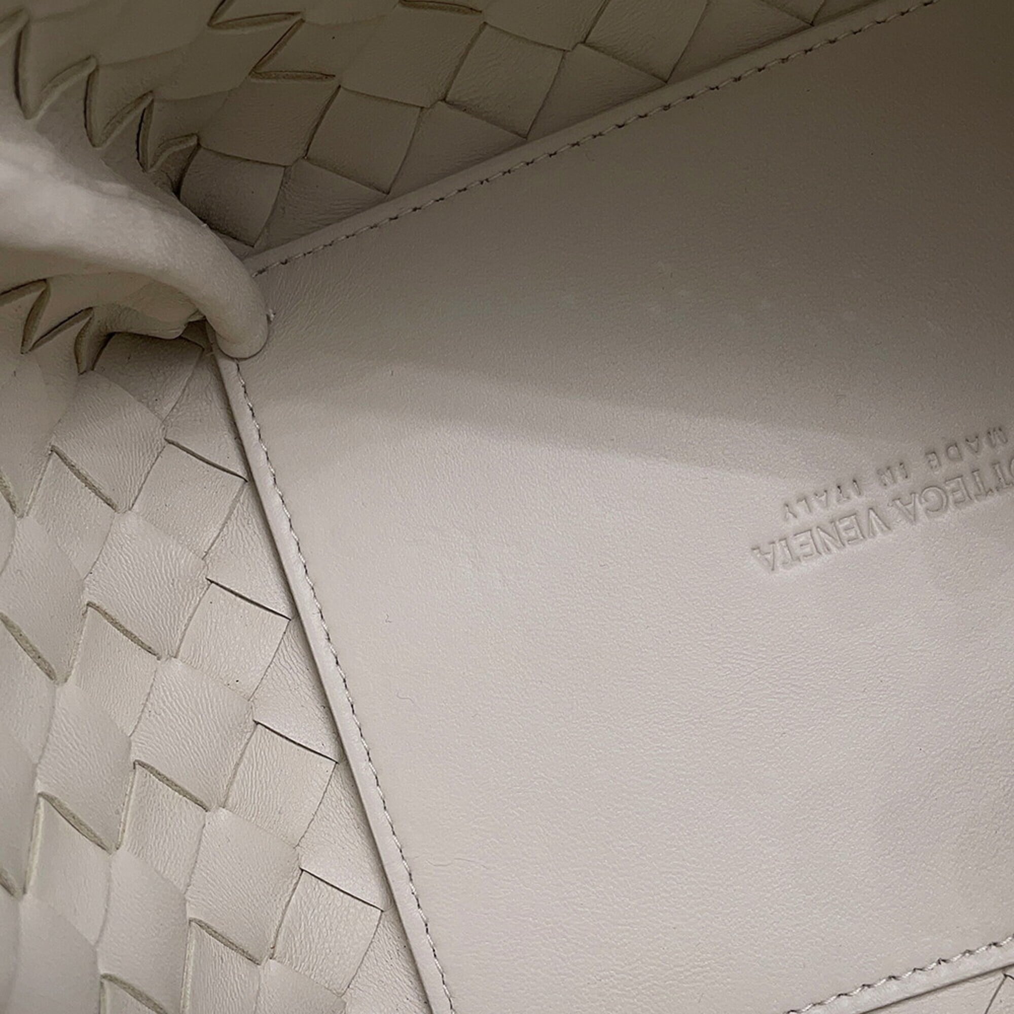 Bottega Veneta Intrecciato White Leather Handbag Shoulder Bag (Pre-Owned)