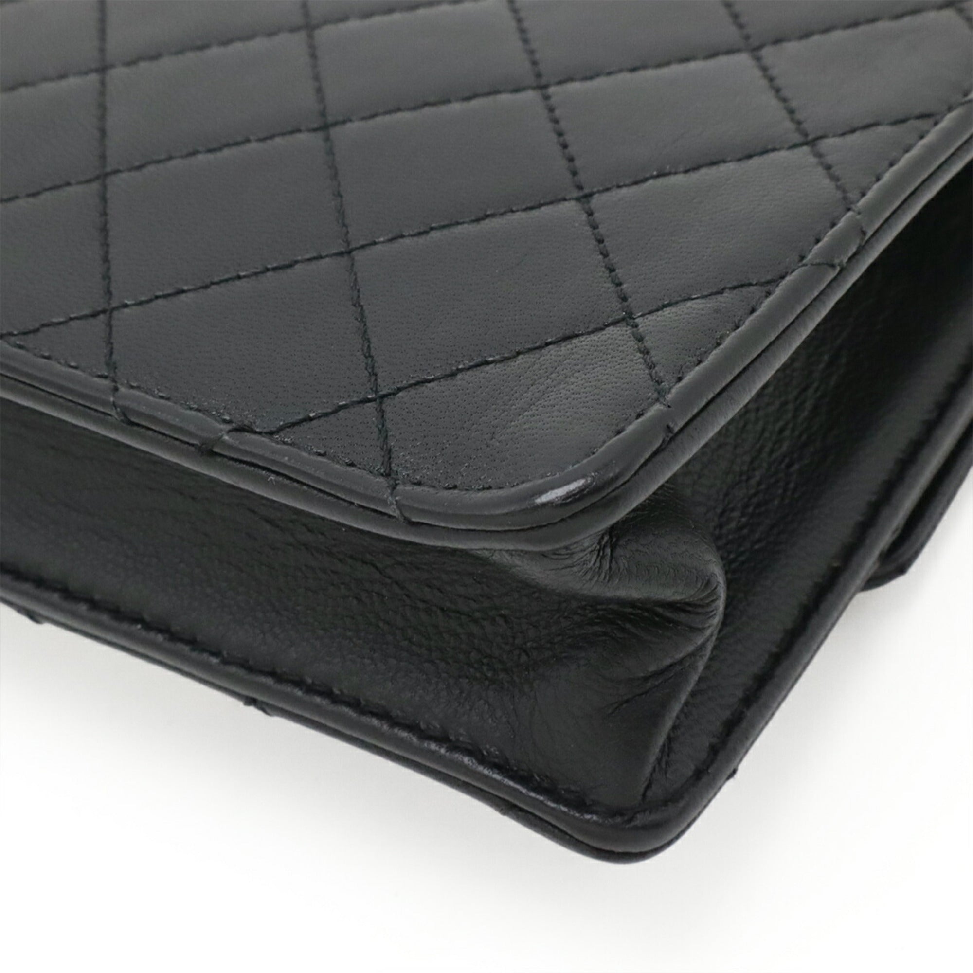 Chanel Black Leather Shoulder Bag (Pre-Owned)