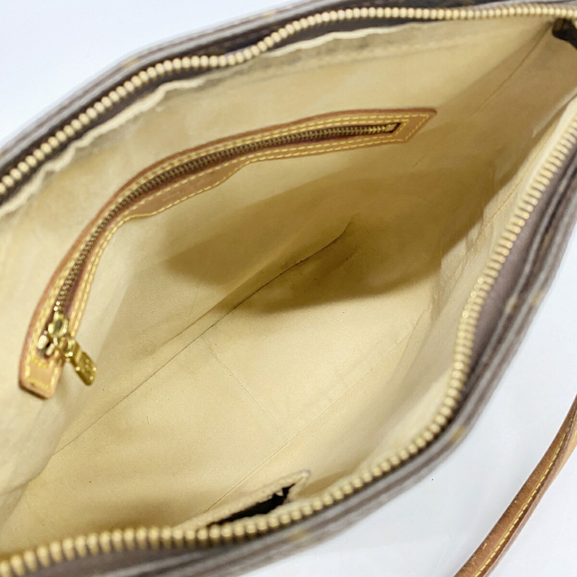 Louis Vuitton Brown Shoulder Bag (Pre-Owned)