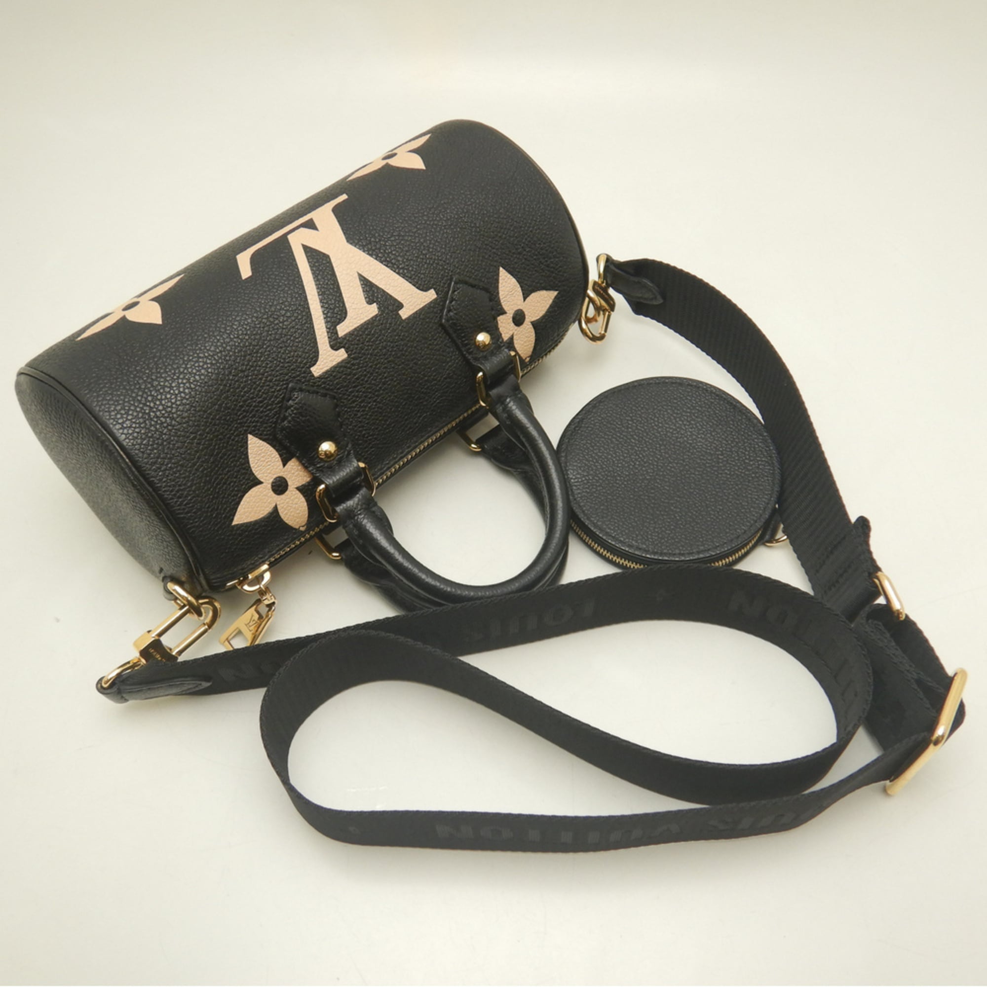Louis Vuitton Noir Leather Handbag Pouch (Pre-Owned)