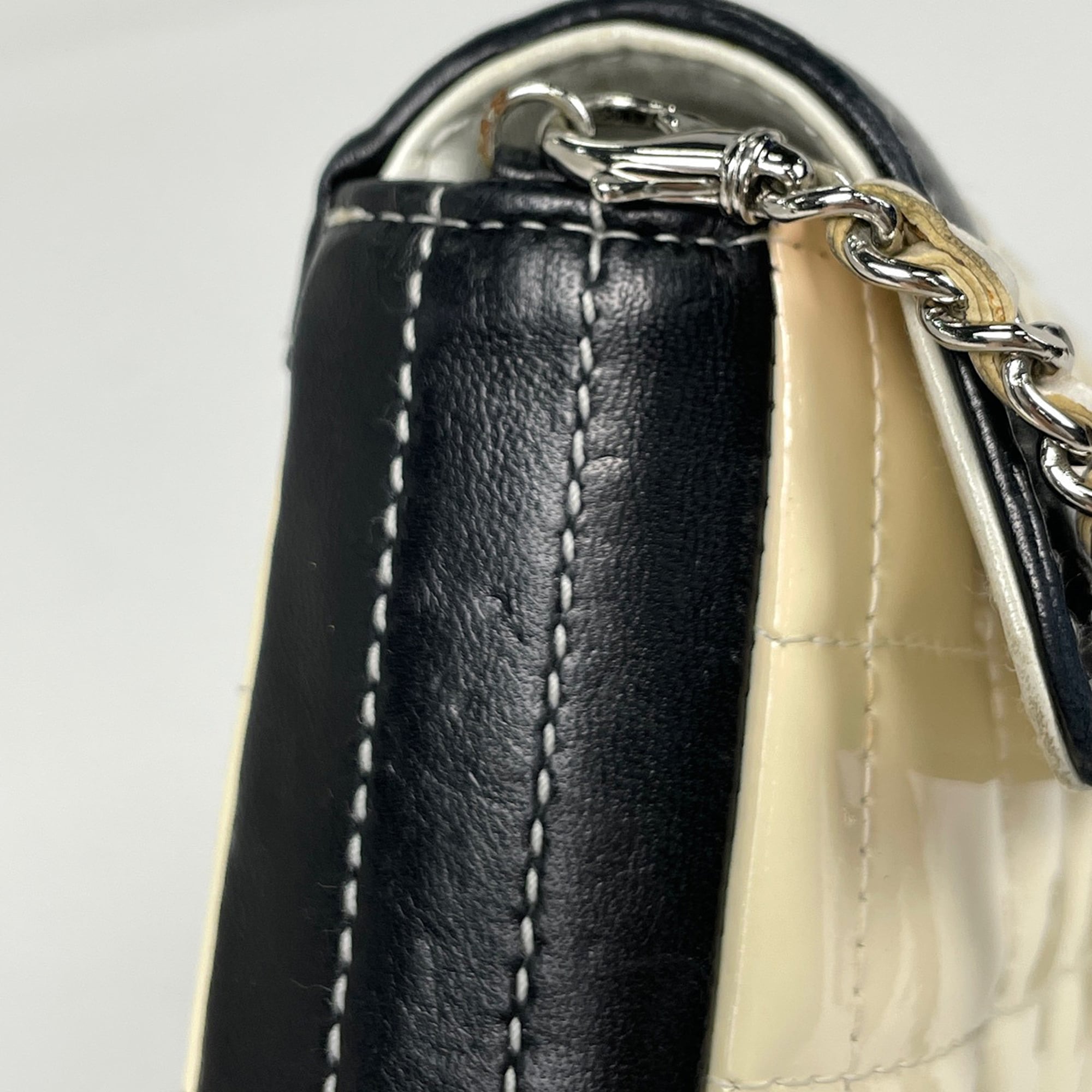 Chanel 2.55 Black White Patent Leather Leather Shoulder Bag (Pre-Owned)
