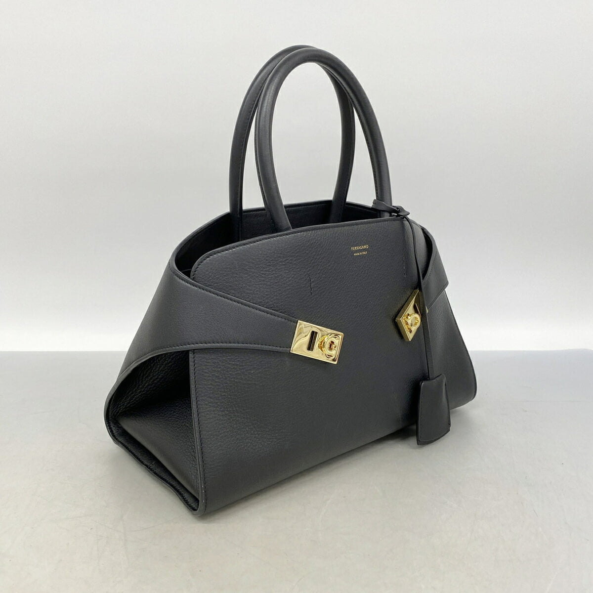 Salvatore Ferragamo Black Leather Handbag (Pre-Owned)
