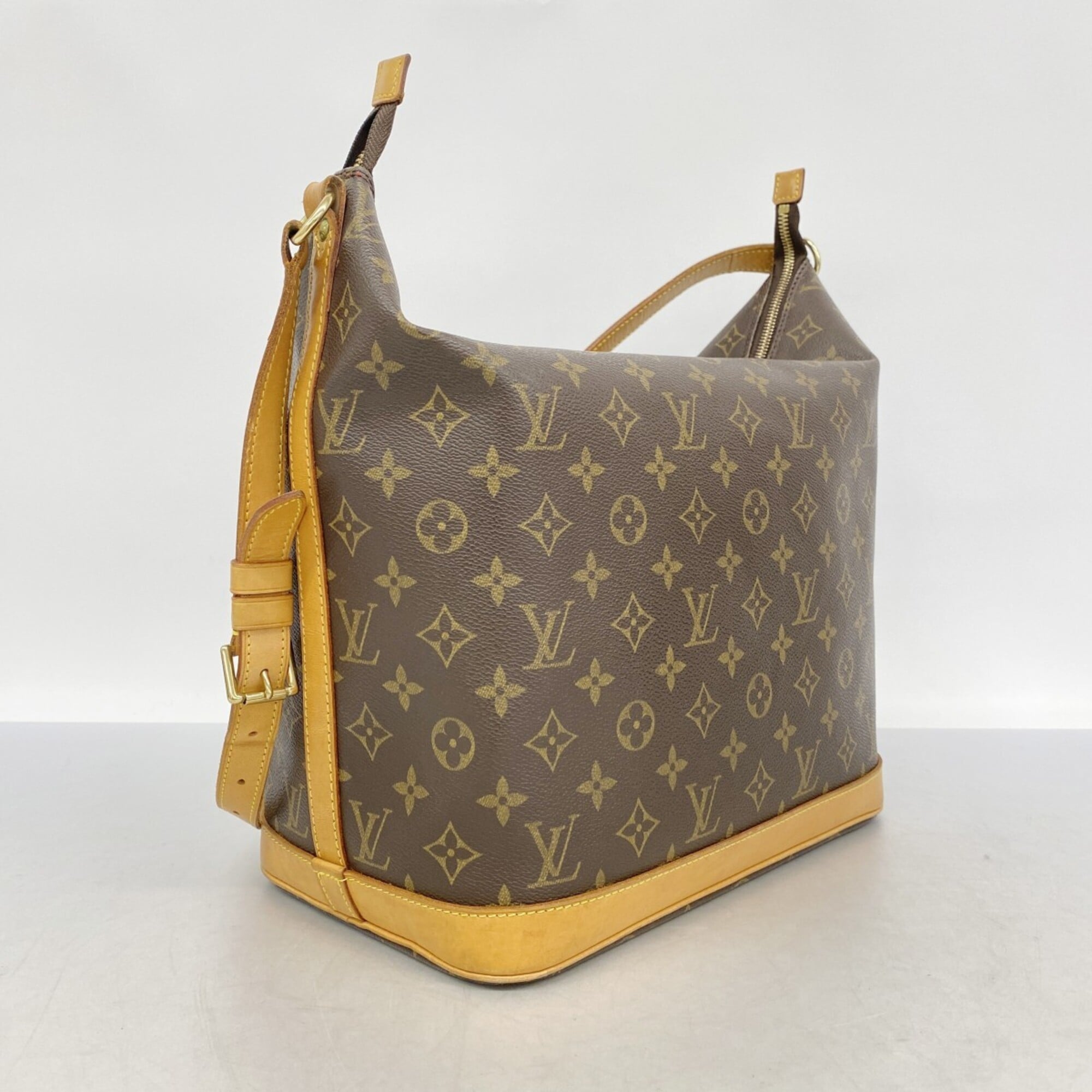 Louis Vuitton Brown Shoulder Bag (Pre-Owned)