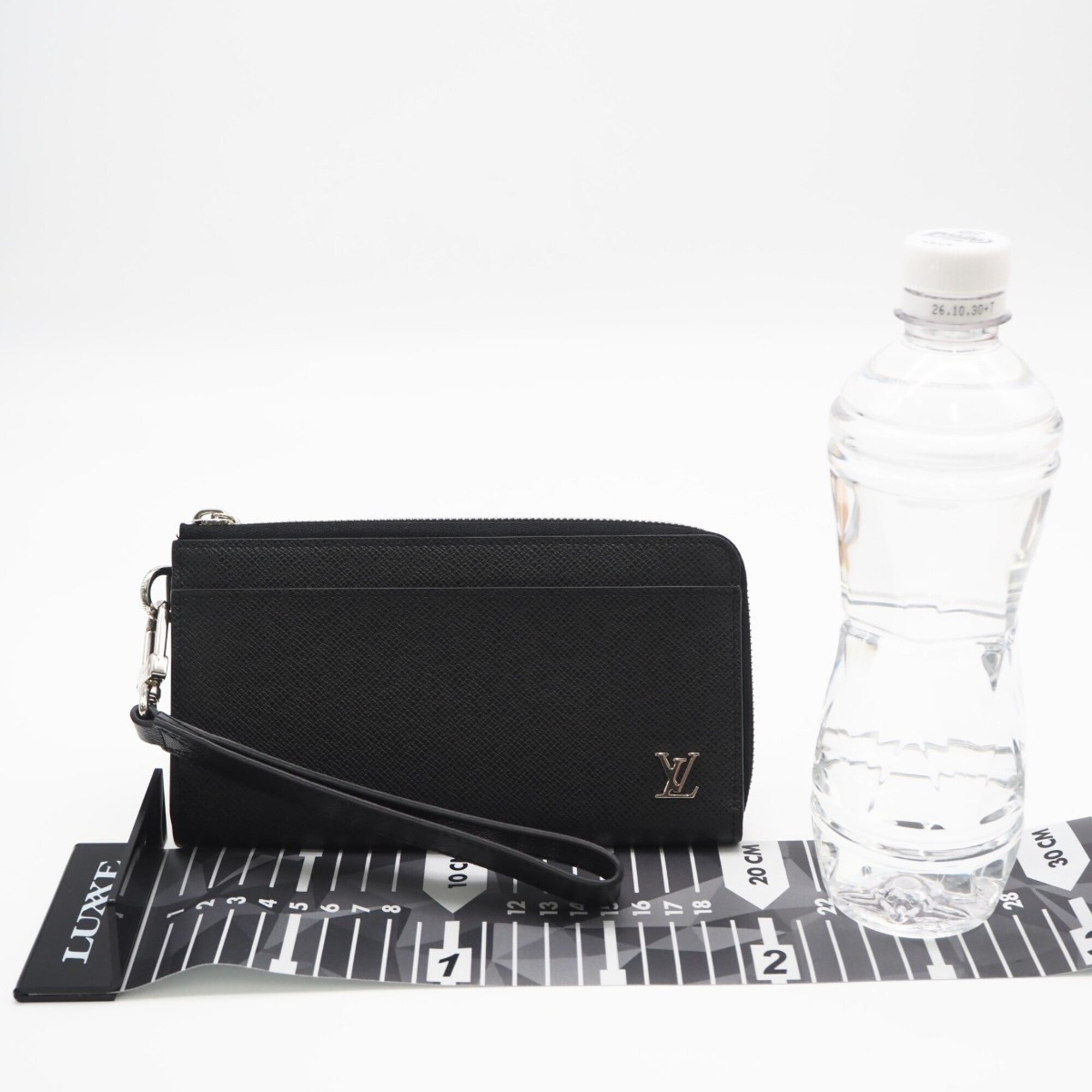 Louis Vuitton Taiga Black Noir Leather Long Wallet (Bi-Fold) (Pre-Owned)