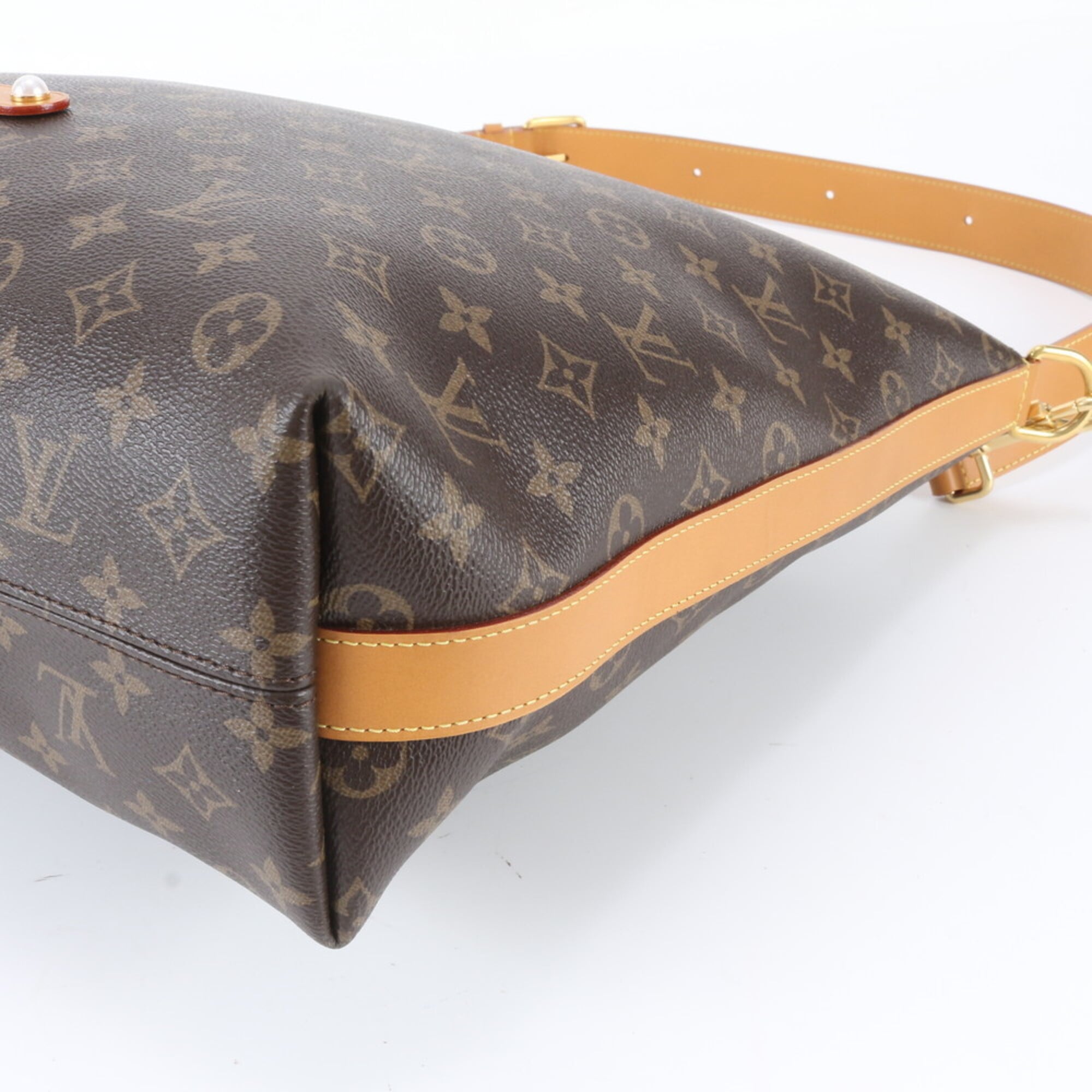 Louis Vuitton Brown Leather Coated Canvas Shoulder Bag (Pre-Owned)