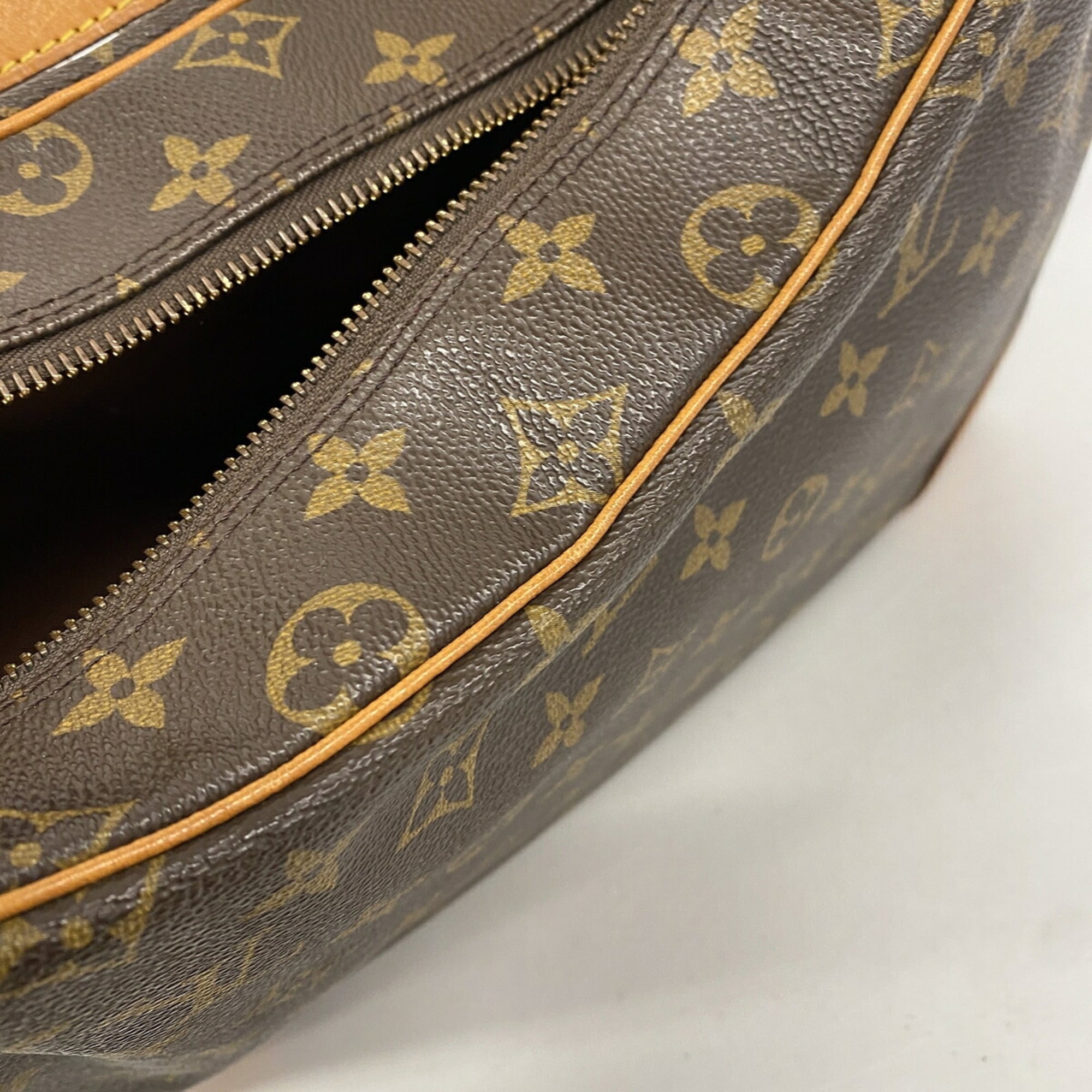 Louis Vuitton Brown Shoulder Bag (Pre-Owned)