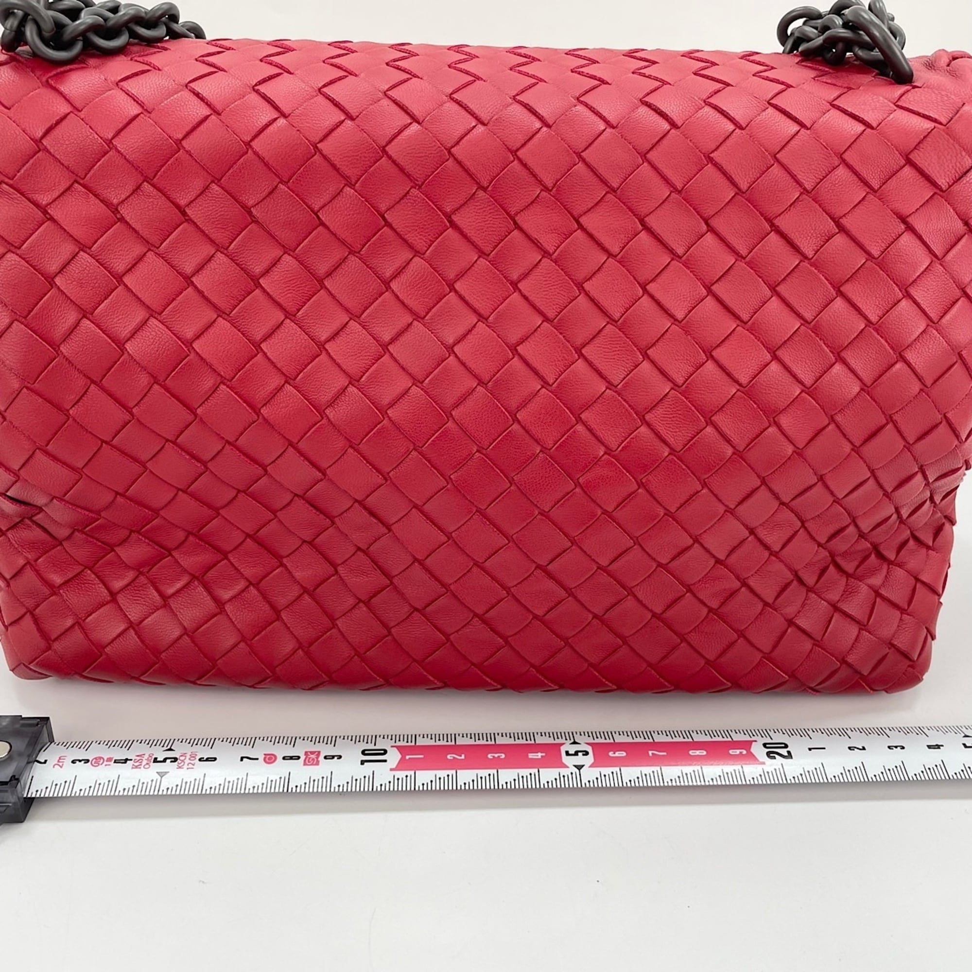 Bottega Veneta Red Color Intrecciato Shoulder Bag (Pre-Owned)