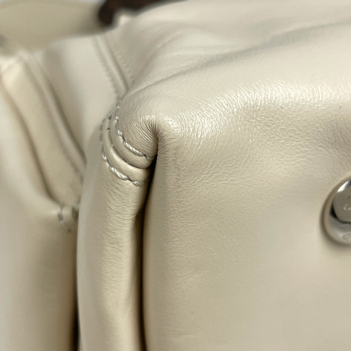 Louis Vuitton Leather Shoulder Bag (Pre-Owned)