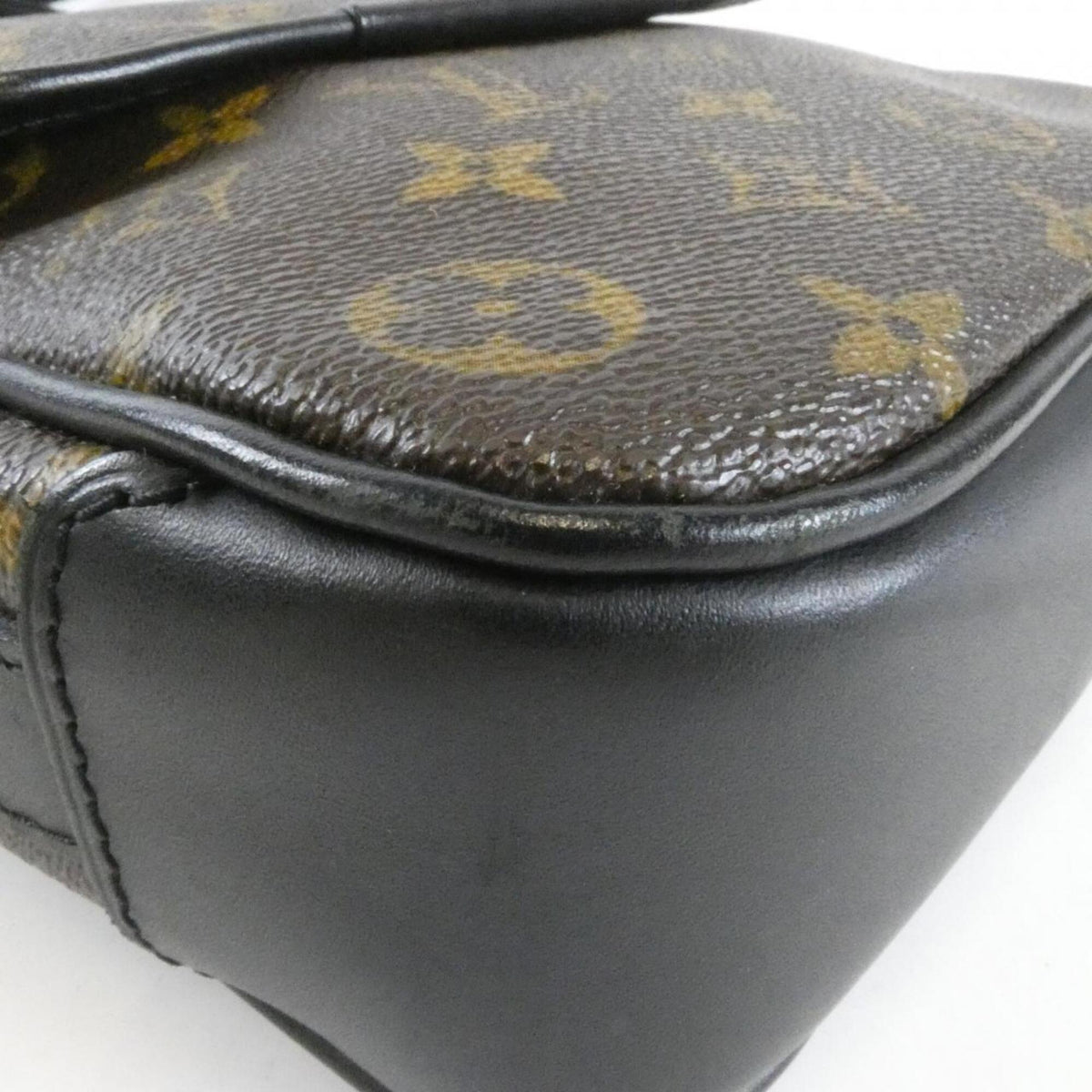 Louis Vuitton Marron Coated Canvas Shoulder Bag (Pre-Owned)