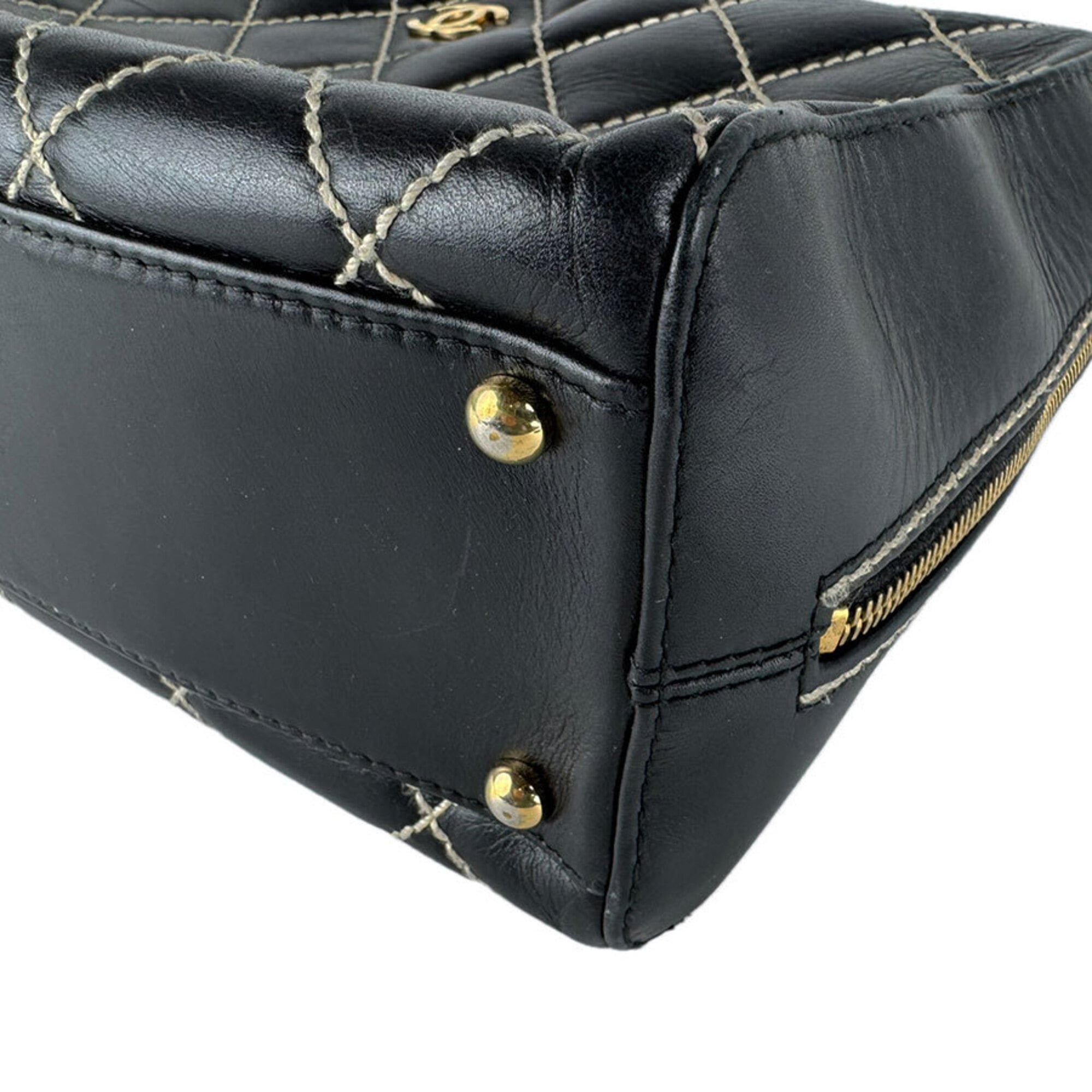 Chanel Black Leather Handbag (Pre-Owned)