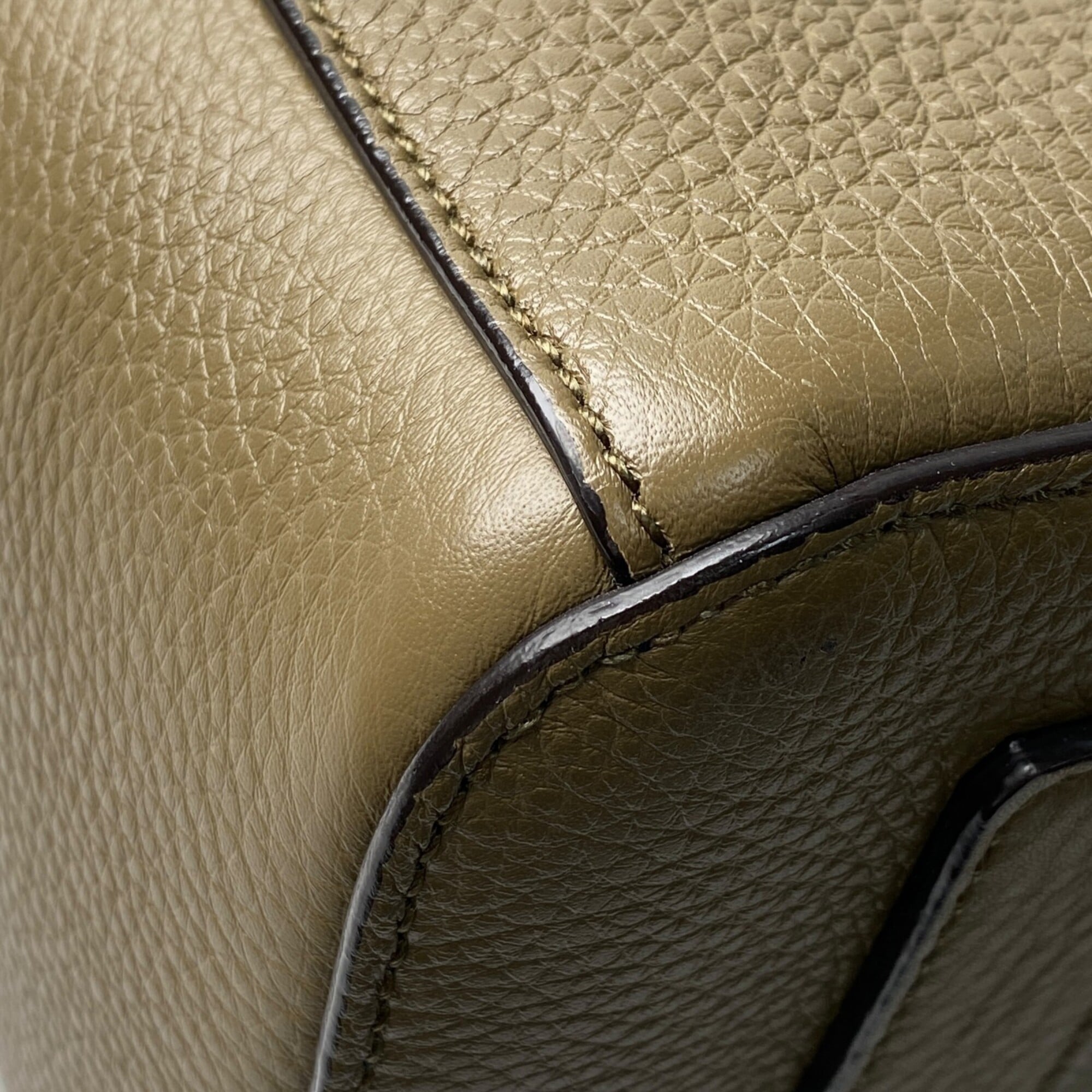 Bally Grayish Leather Handbag (Pre-Owned)