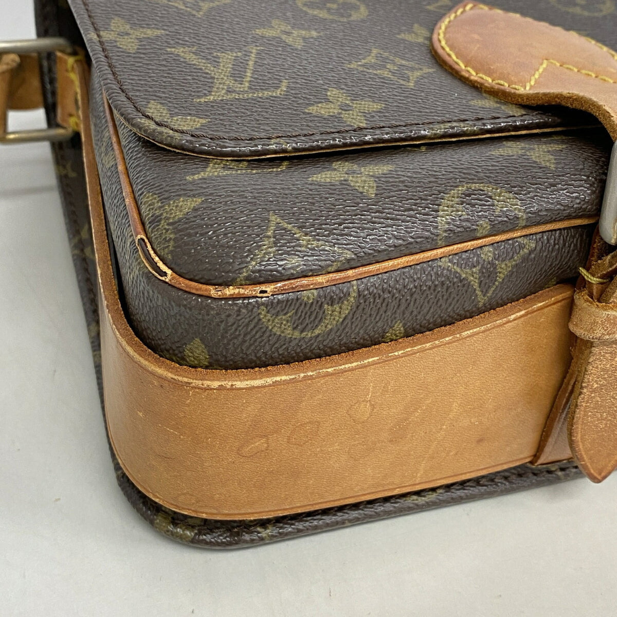 Louis Vuitton Brown Shoulder Bag (Pre-Owned)