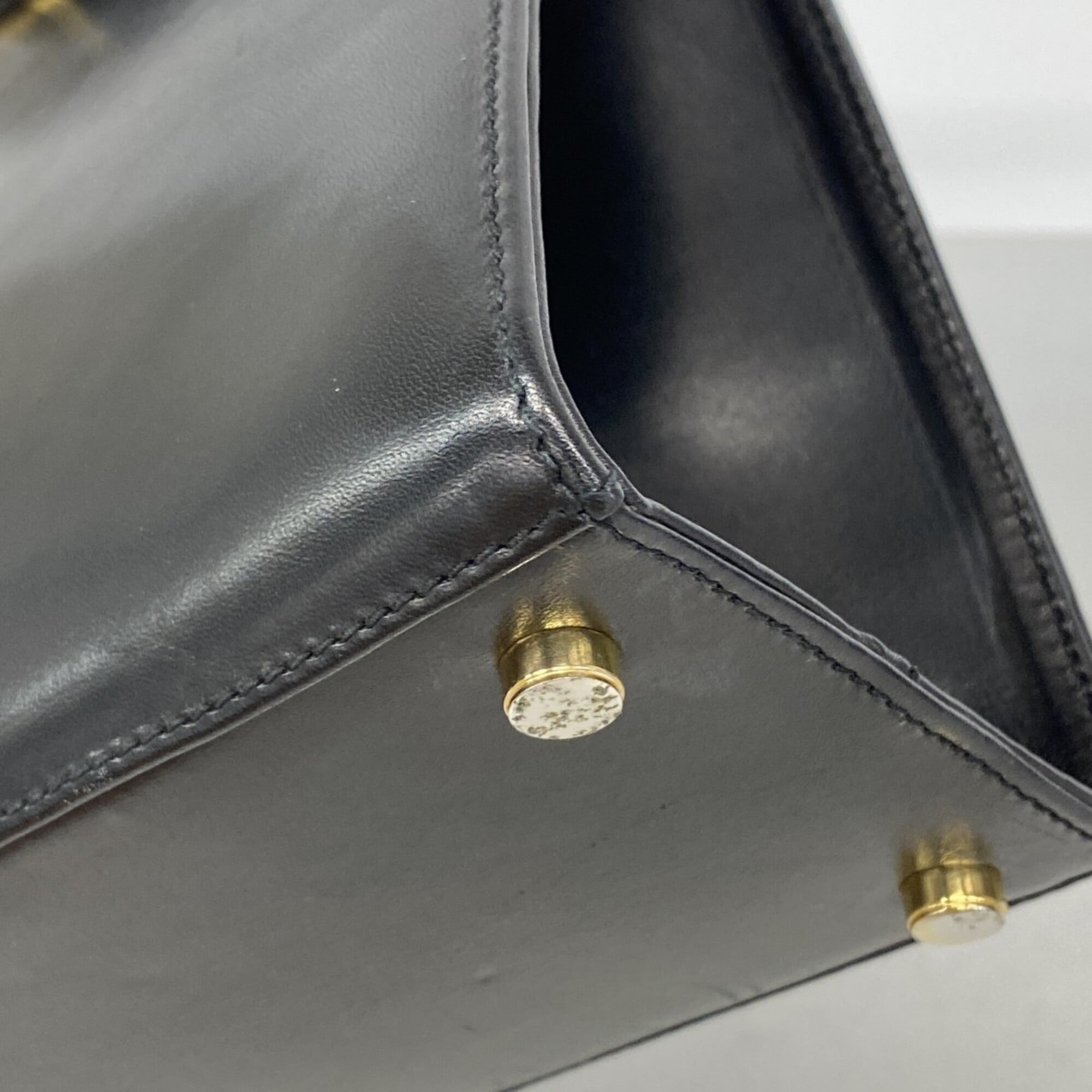 Salvatore Ferragamo Black Leather Handbag (Pre-Owned)