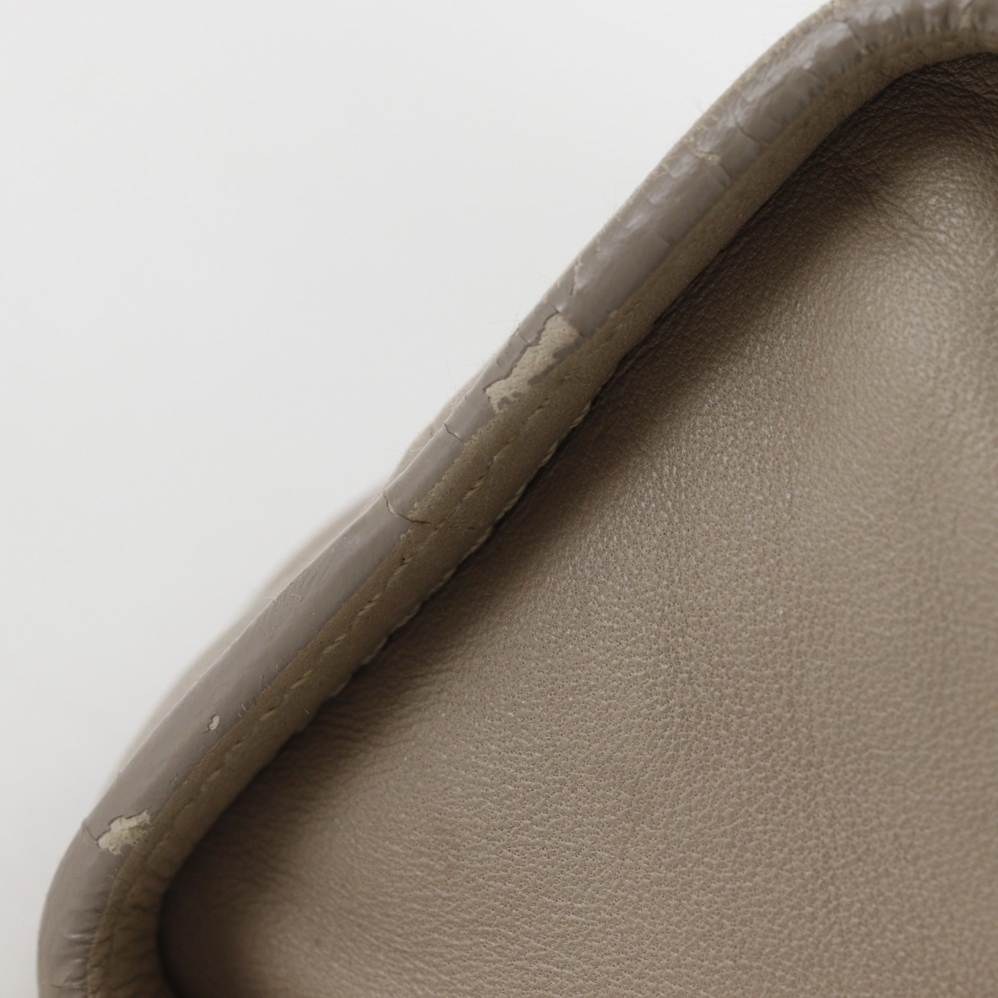 Loewe Beige Leather Shoulder Bag (Pre-Owned)