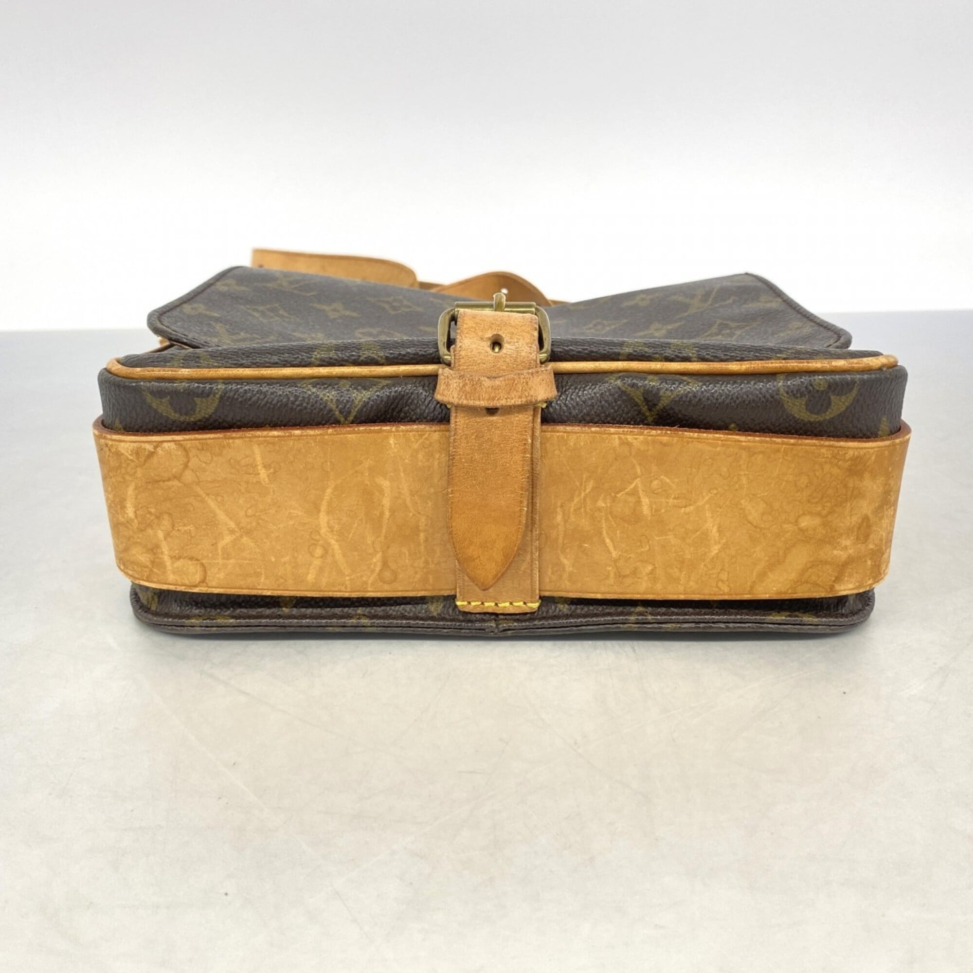 Louis Vuitton Brown Shoulder Bag (Pre-Owned)