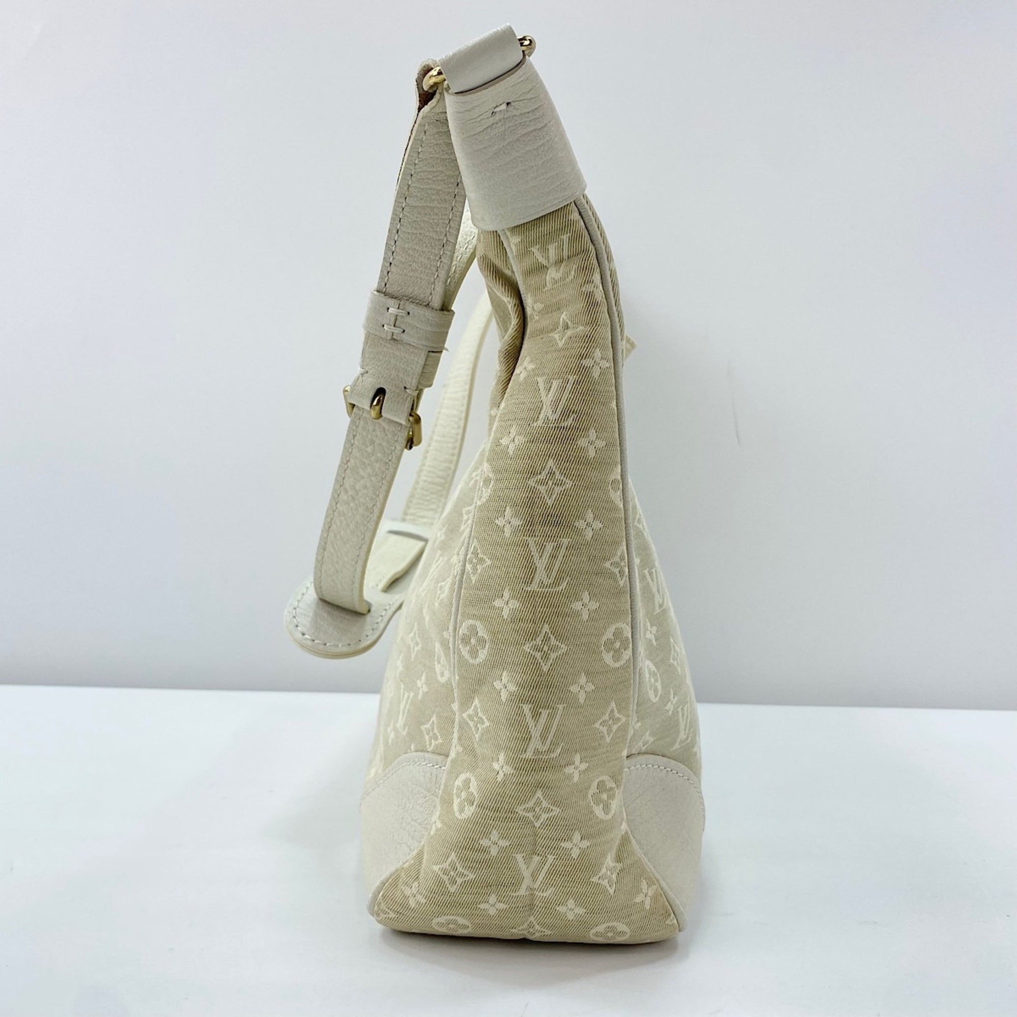 Louis Vuitton Beige Shoulder Bag (Pre-Owned)