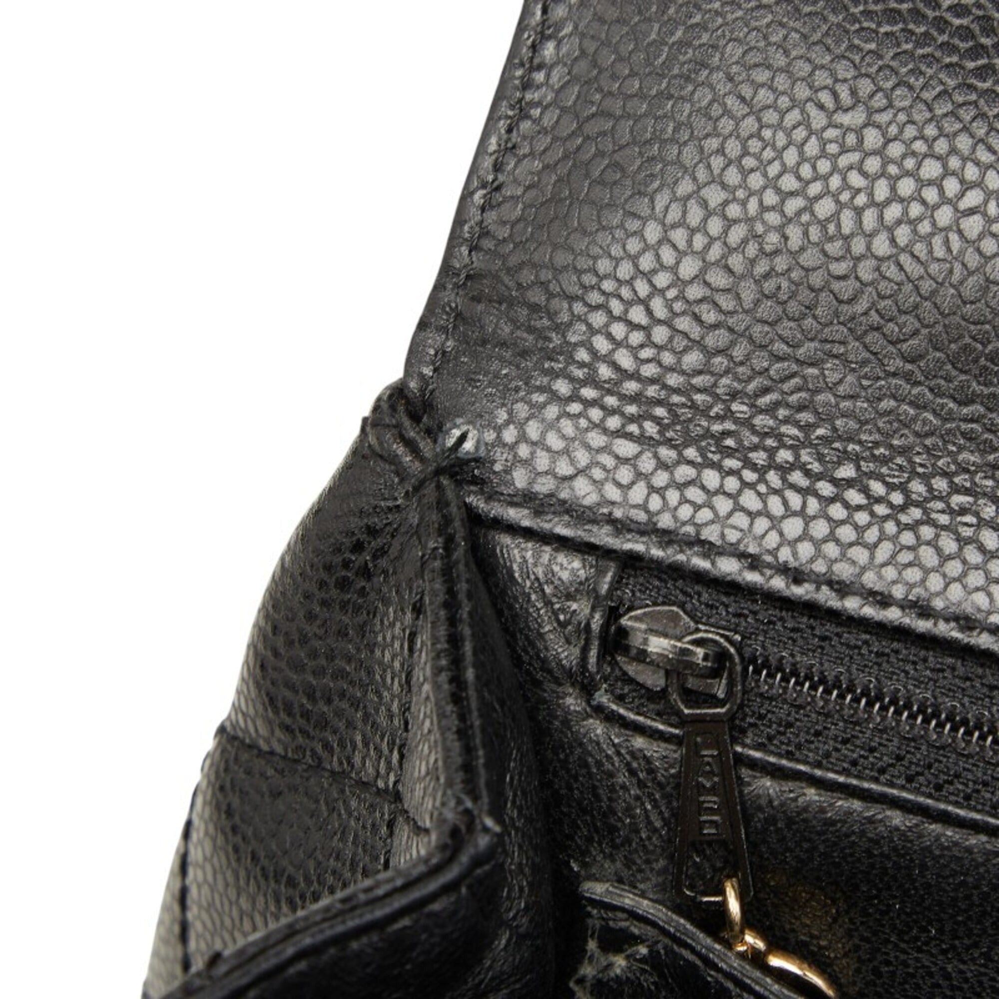 Chanel Black Grained Calfskin Handbag (Pre-Owned)