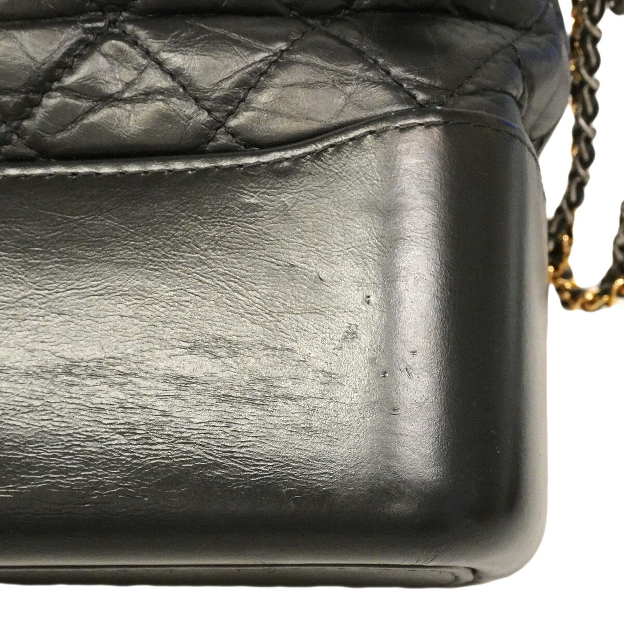 Chanel Black Leather Shoulder Bag (Pre-Owned)