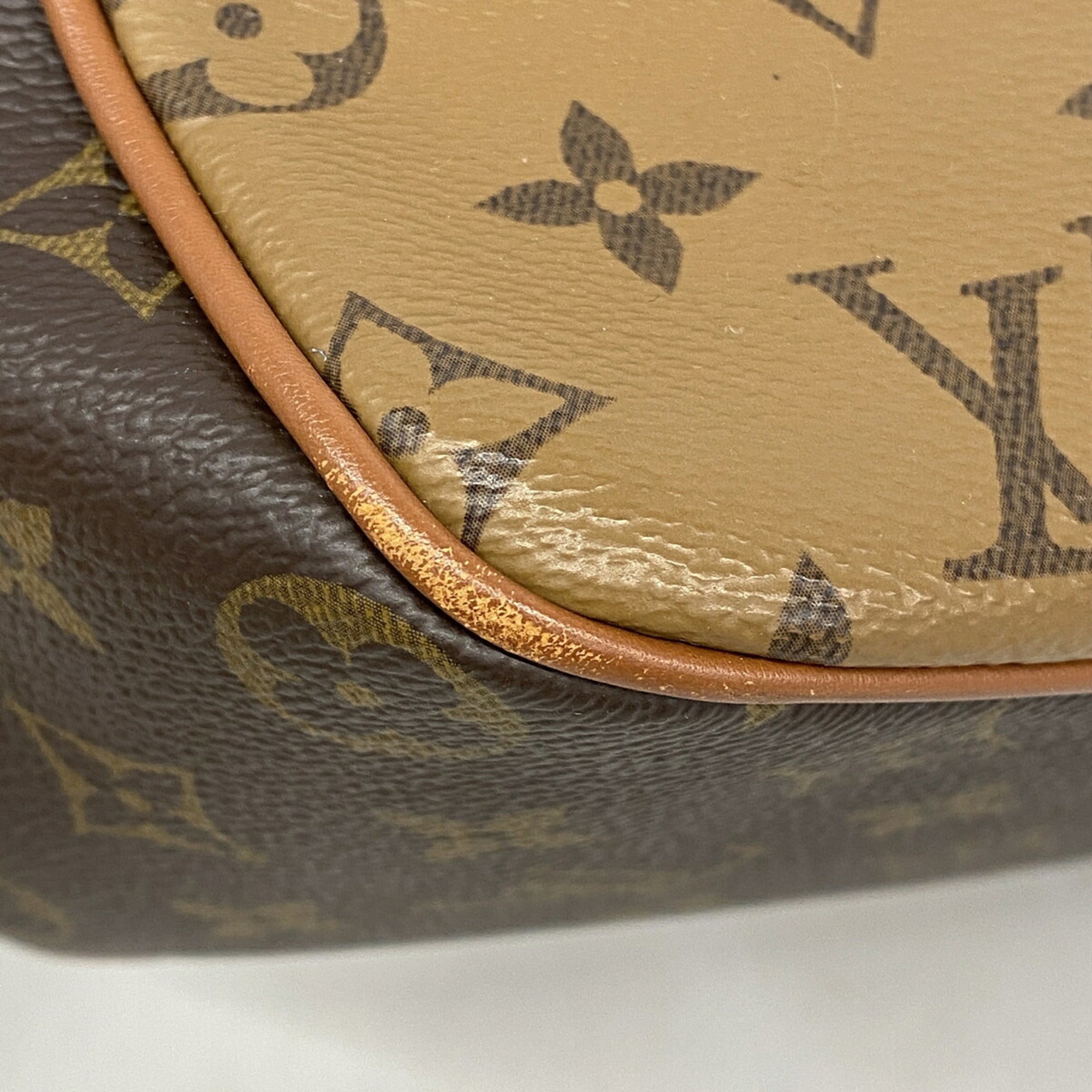 Louis Vuitton Brown Shoulder Bag (Pre-Owned)