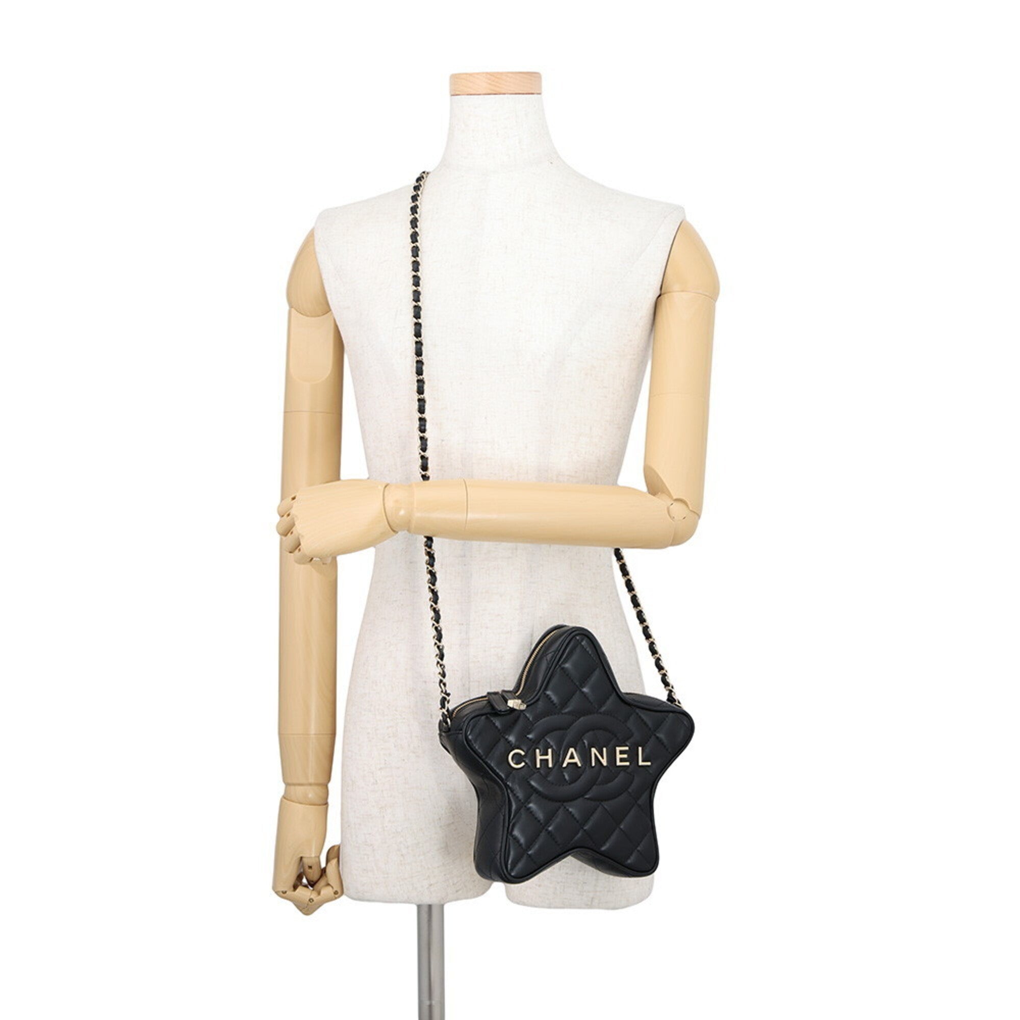Chanel Black Leather Shoulder Bag (Pre-Owned)