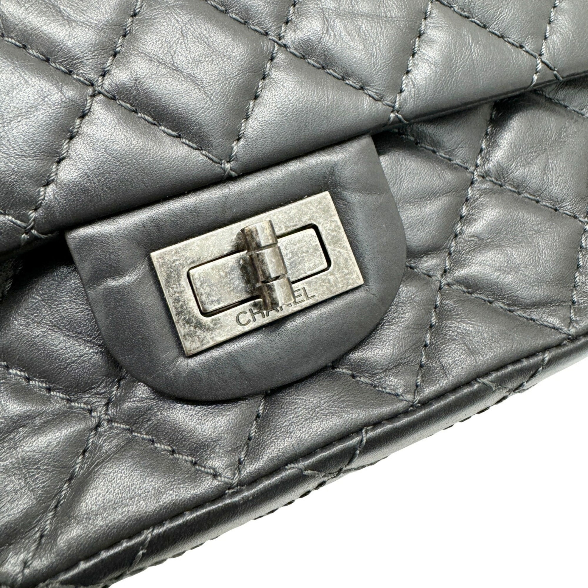 Chanel Dark Gray Leather Shoulder Bag (Pre-Owned)