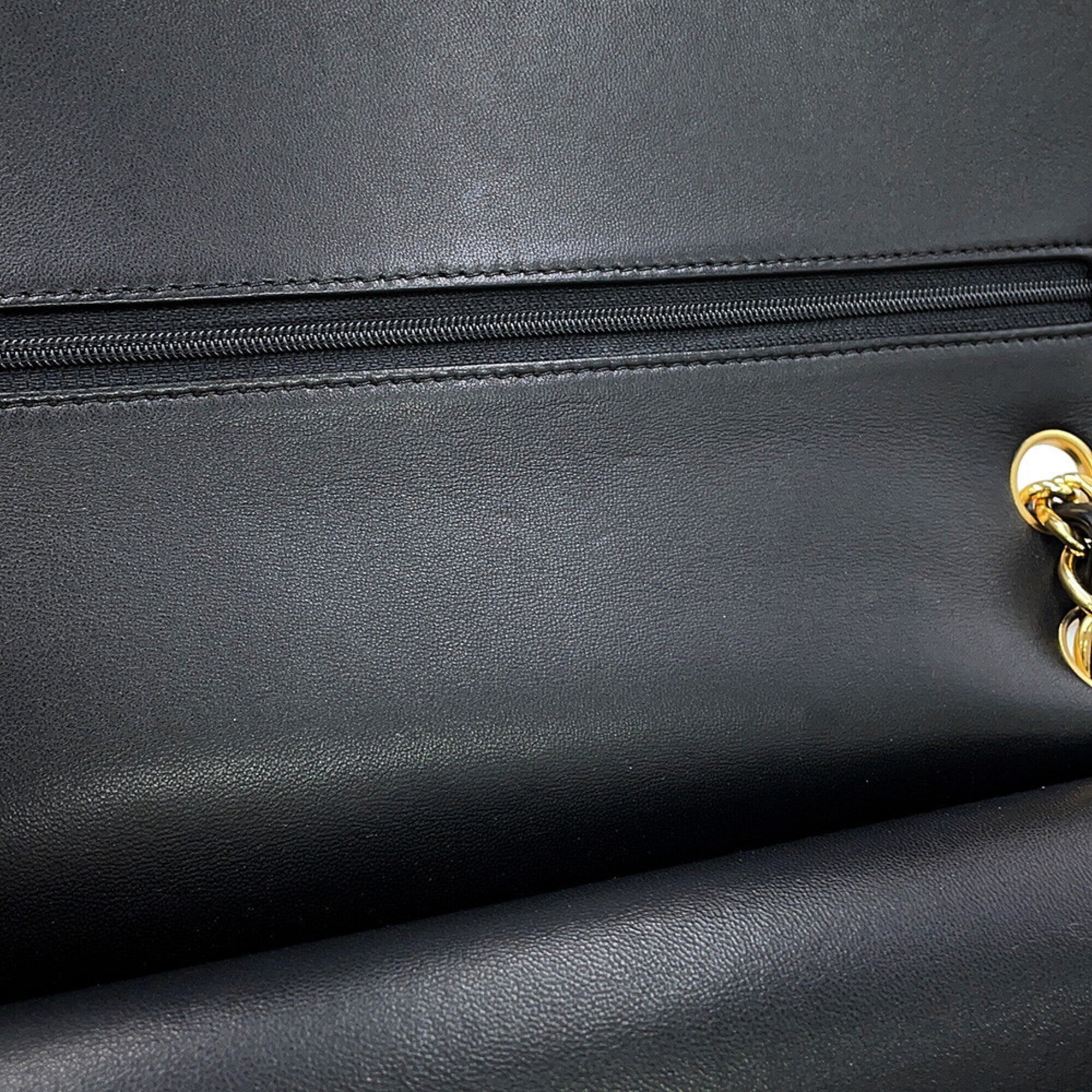 Chanel Matelasse Black Leather Handbag Shoulder Bag (Pre-Owned)