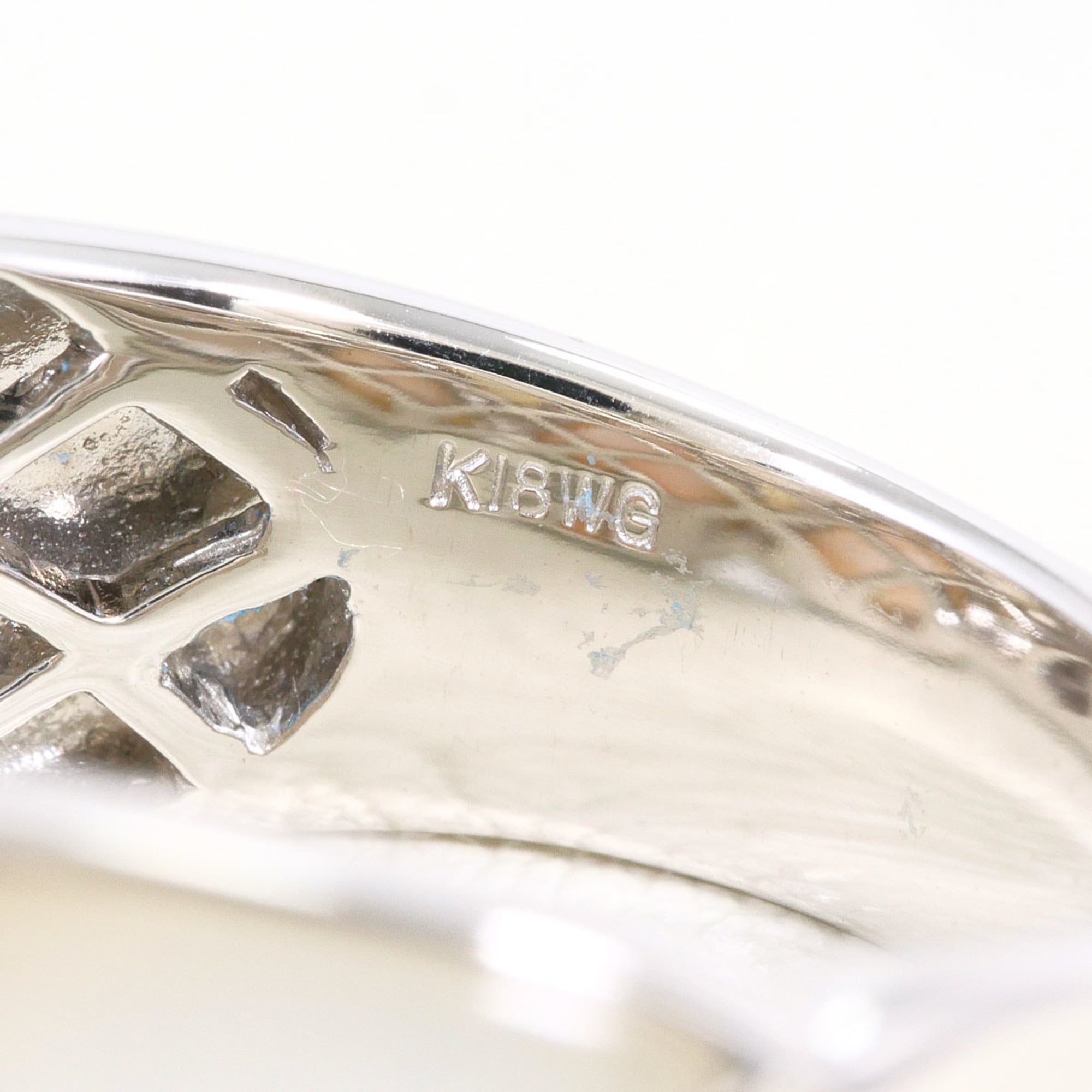 Unbranded White Gold White Gold (18K) Band Ring (Pre-Owned)