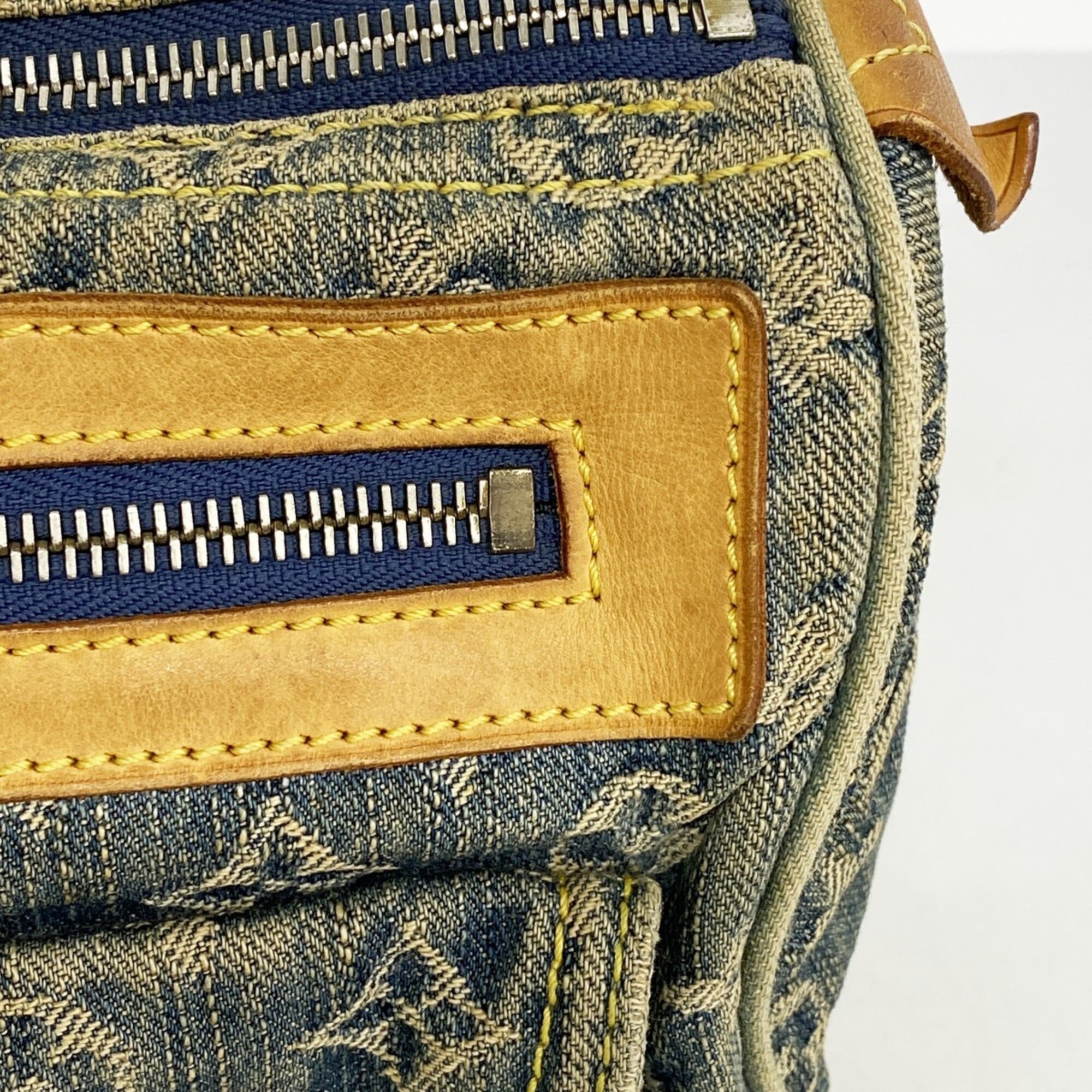 Louis Vuitton Blue Handbag (Pre-Owned)