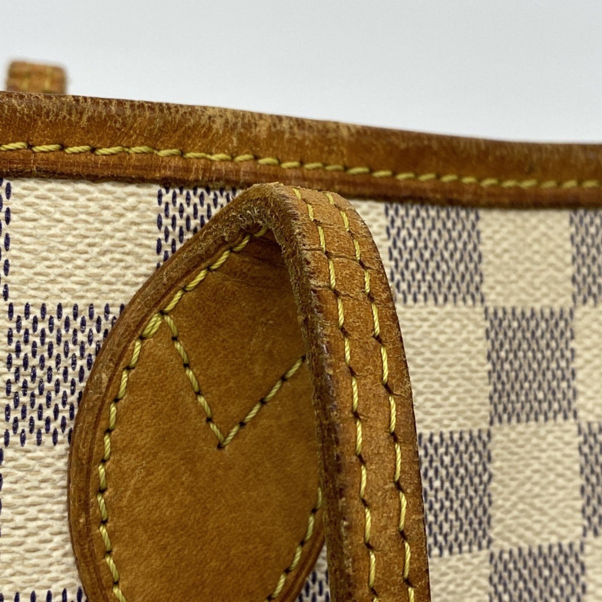 Louis Vuitton White Tote Bag (Pre-Owned)