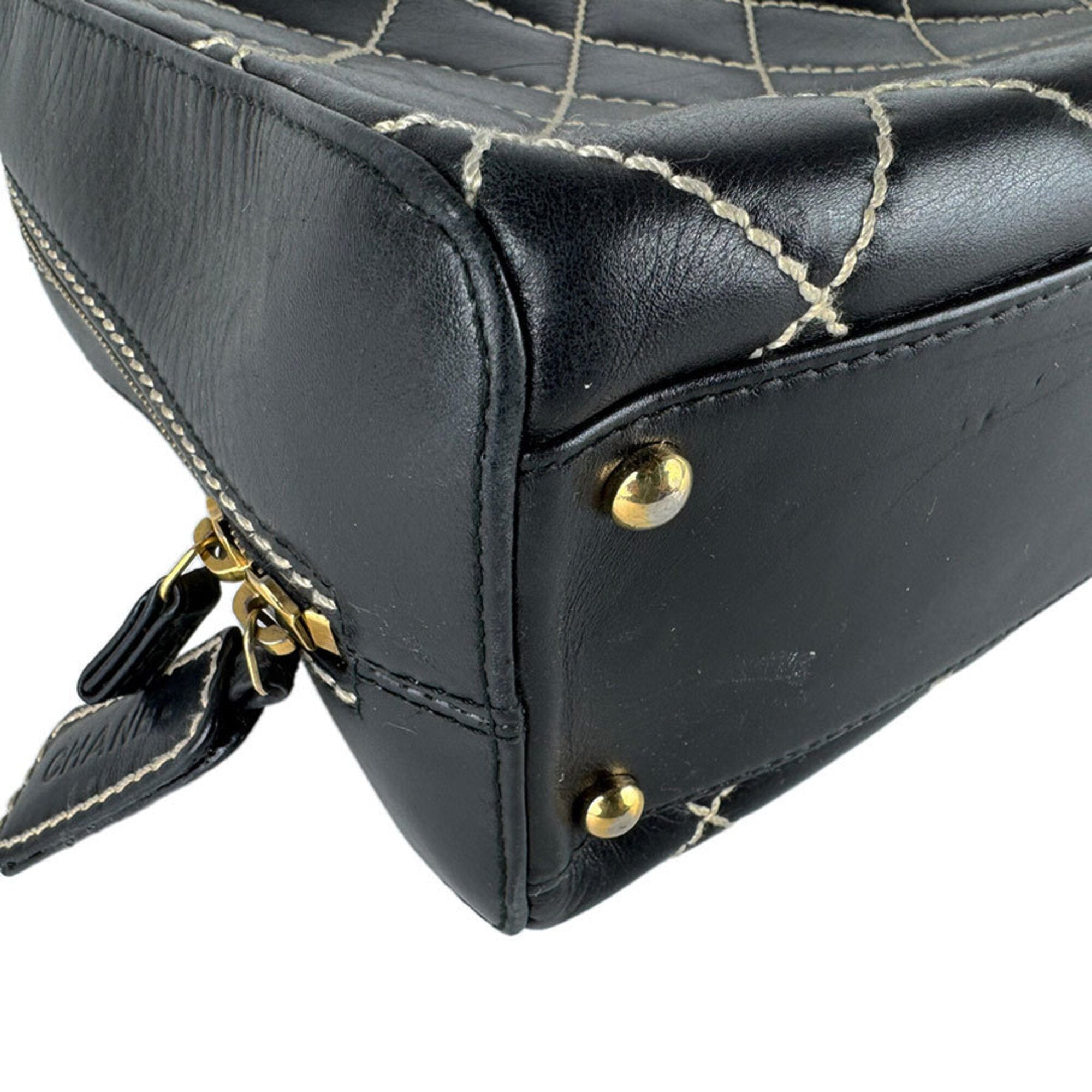 Chanel Black Leather Handbag (Pre-Owned)