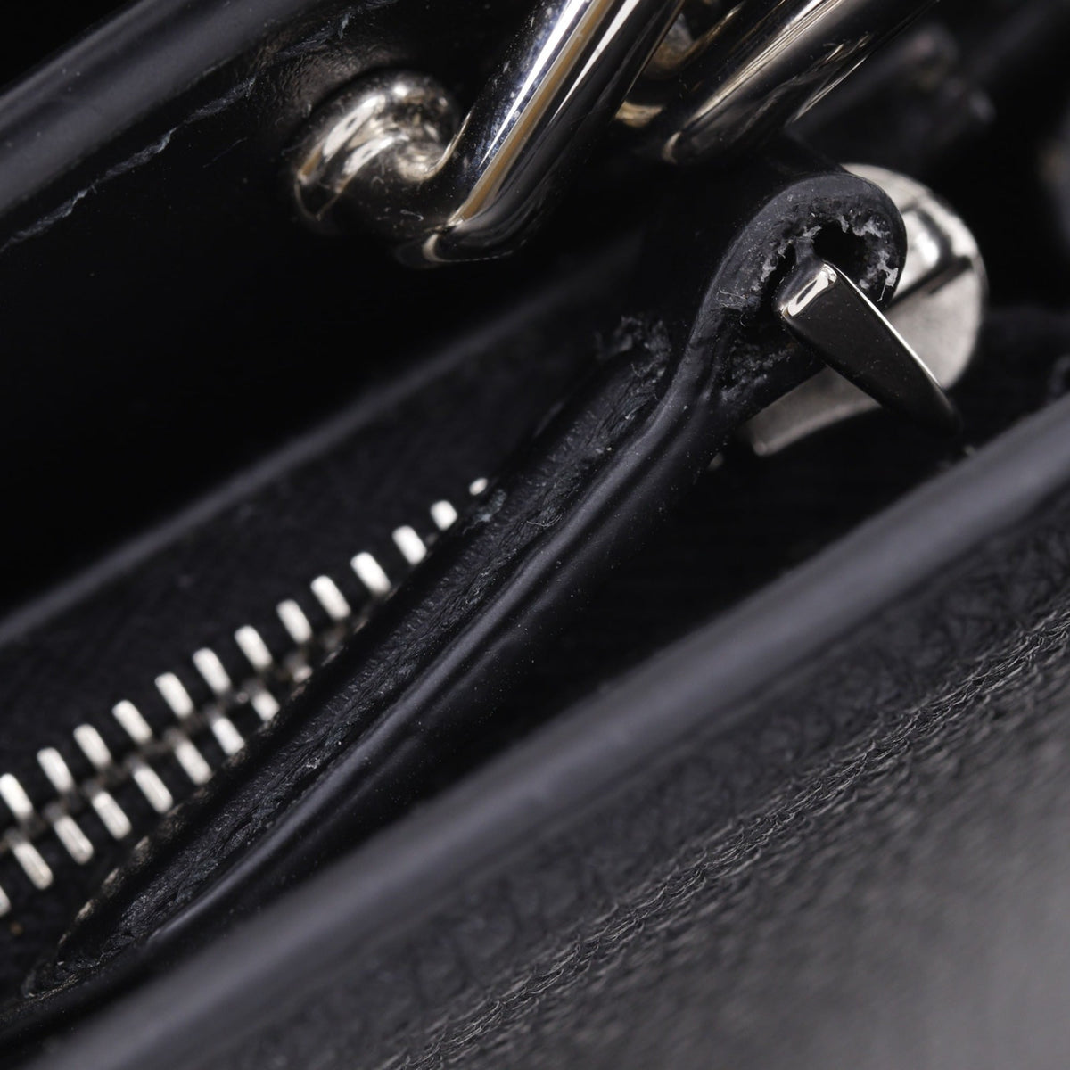 Fendi Peekaboo Black Leather Handbag (Pre-Owned)