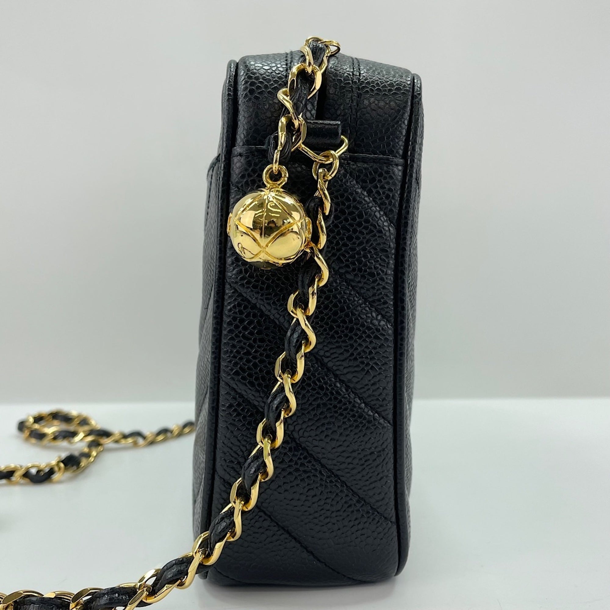 Chanel Black Shoulder Bag (Pre-Owned)