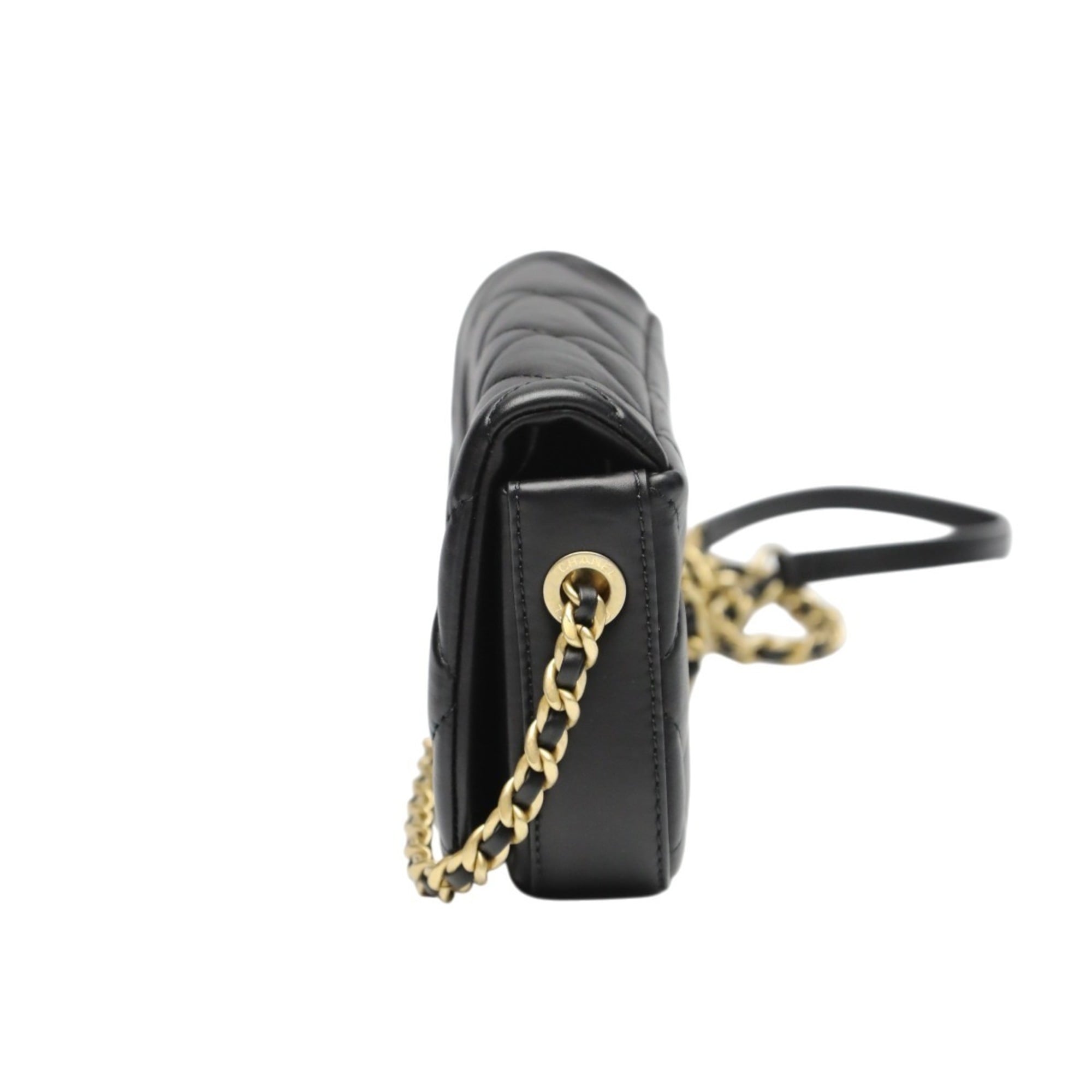 Chanel Black Leather Shoulder Bag (Pre-Owned)