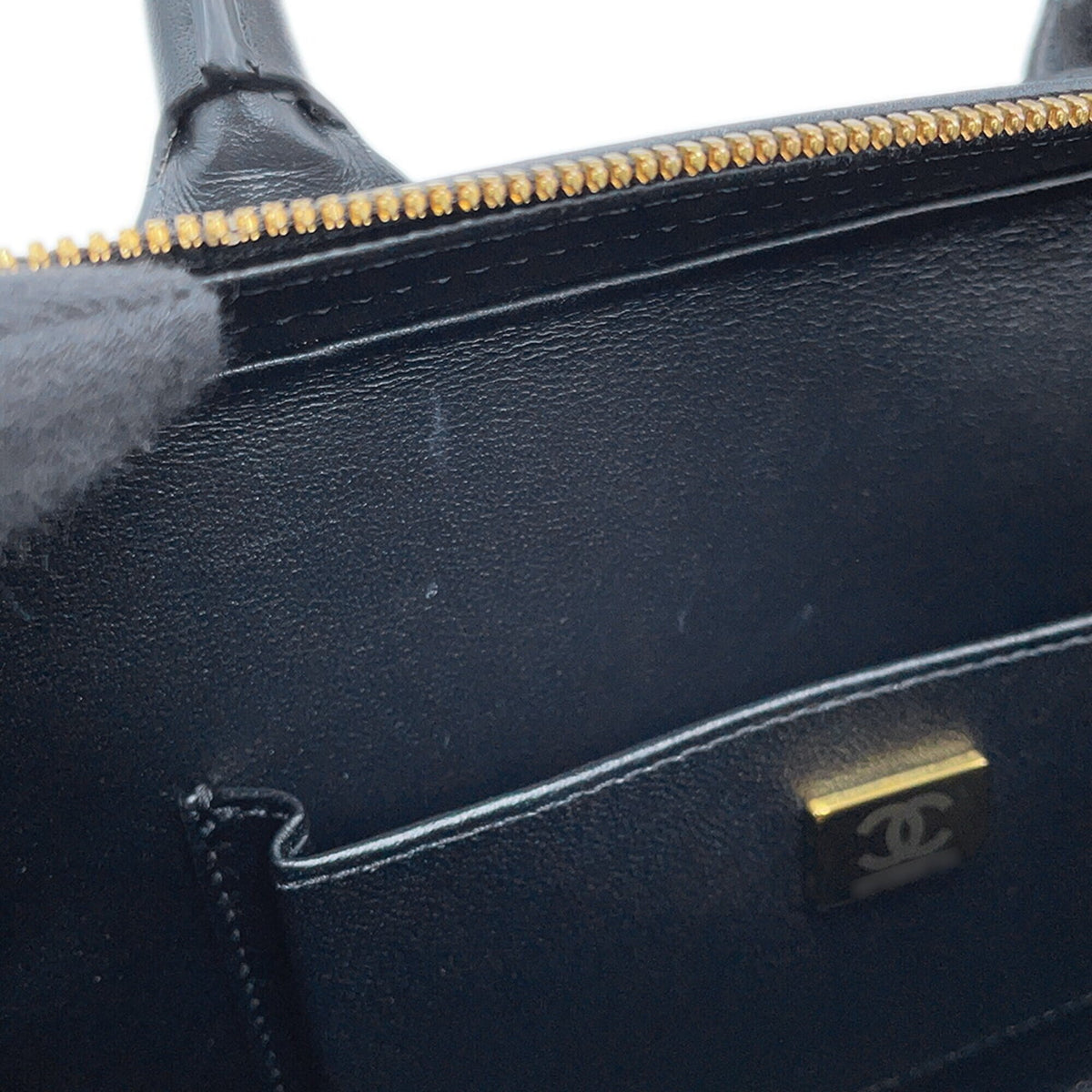 Chanel Matelasse Black Leather Handbag Shoulder Bag Vanity Bag (Pre-Owned)