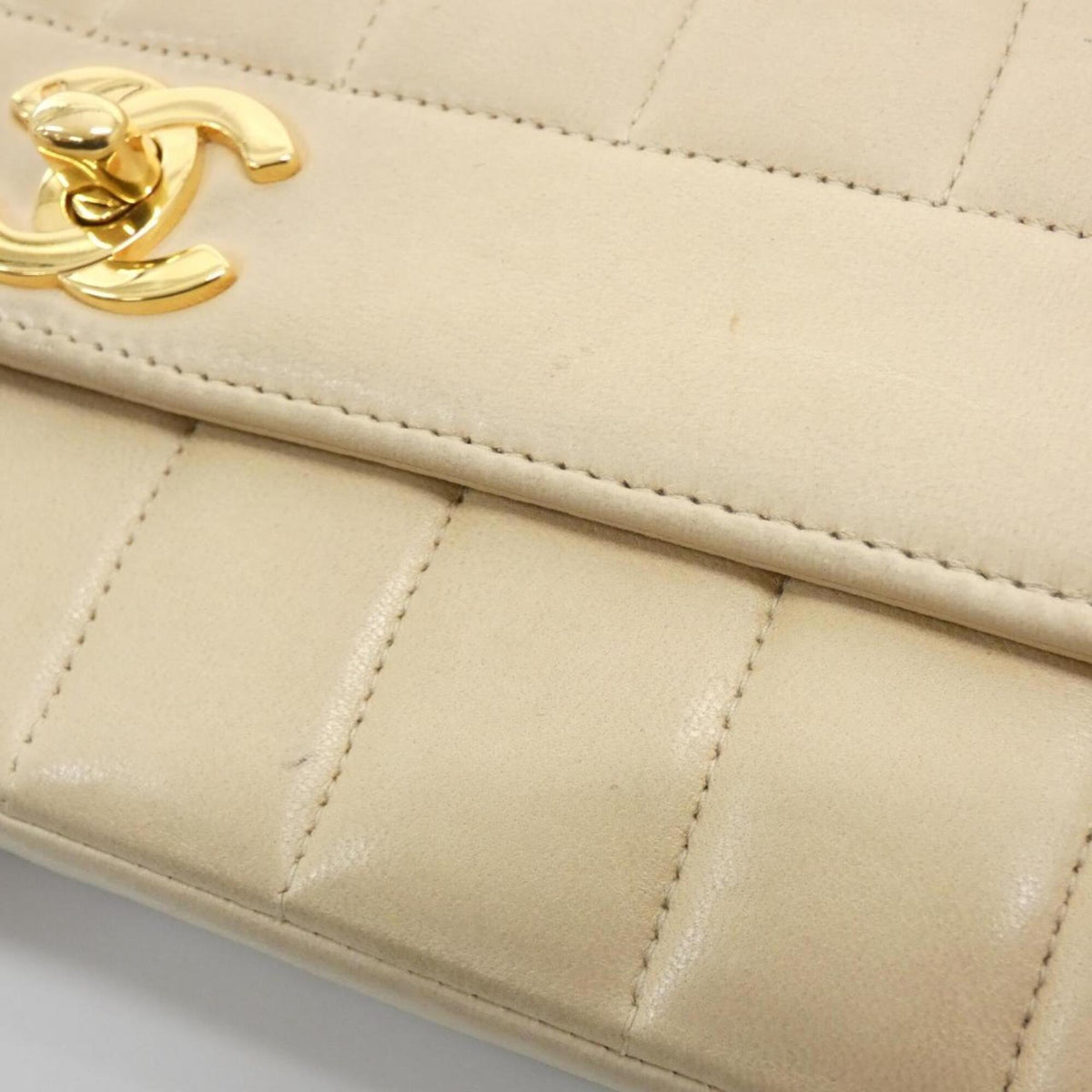 Chanel Beige Leather Shoulder Bag (Pre-Owned)