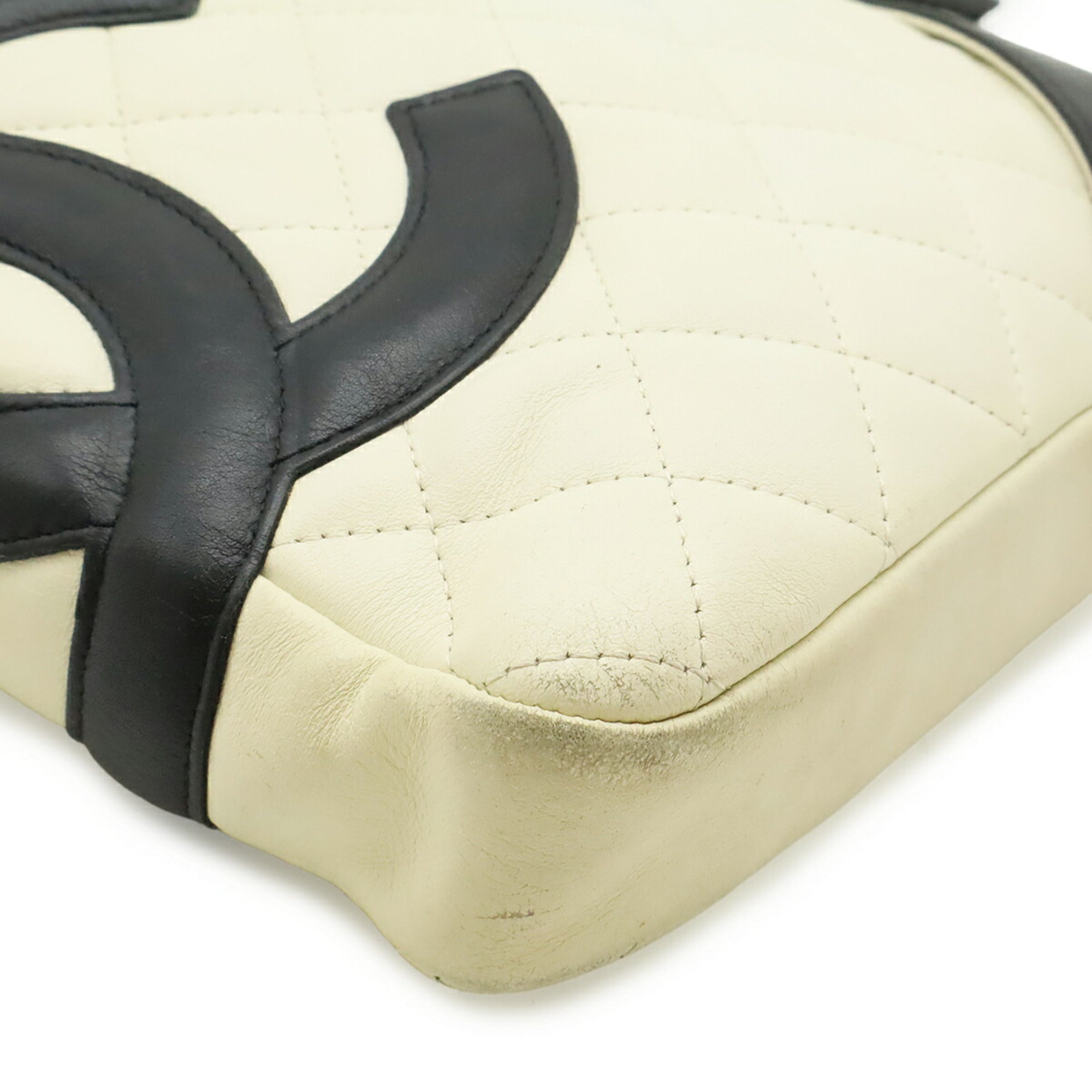Chanel Black White Leather Shoulder Bag (Pre-Owned)