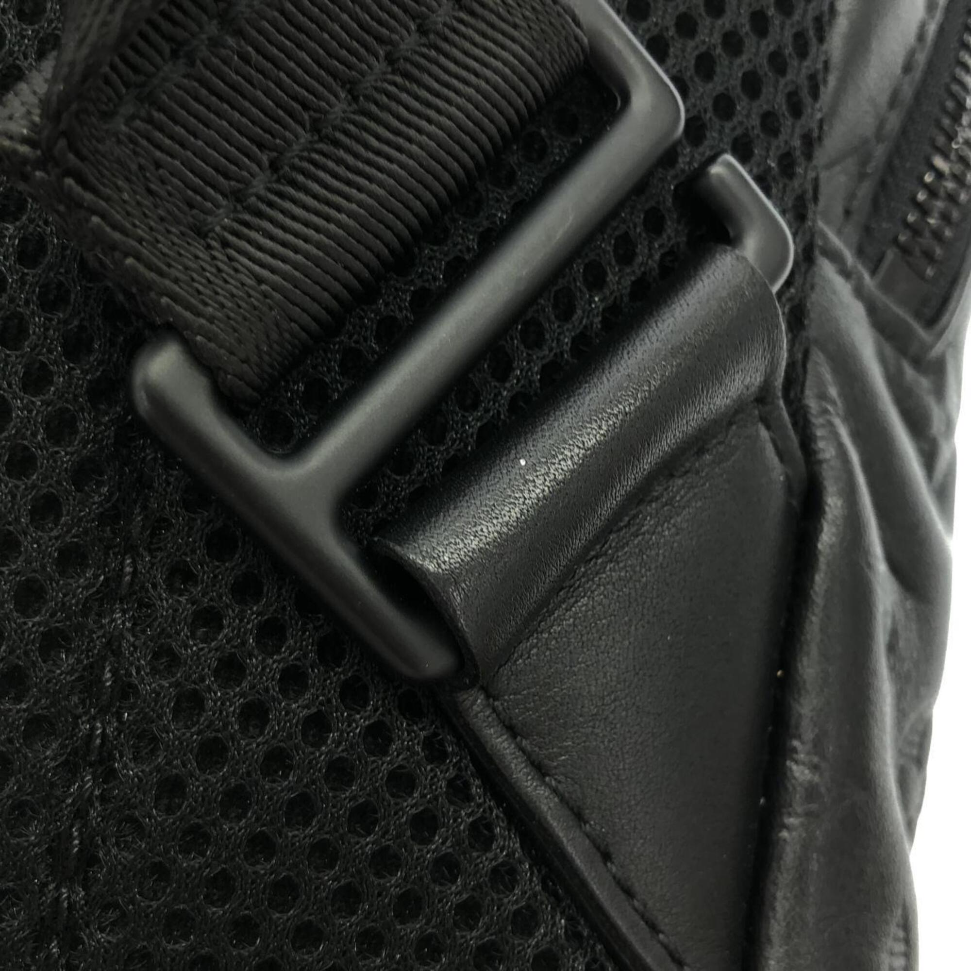 Louis Vuitton Black Leather Shoulder Bag (Pre-Owned)