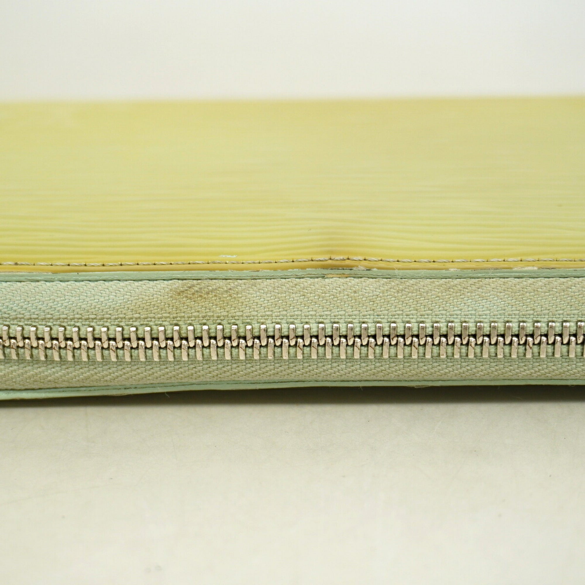Louis Vuitton Green Long Wallet (Bi-Fold) (Pre-Owned)