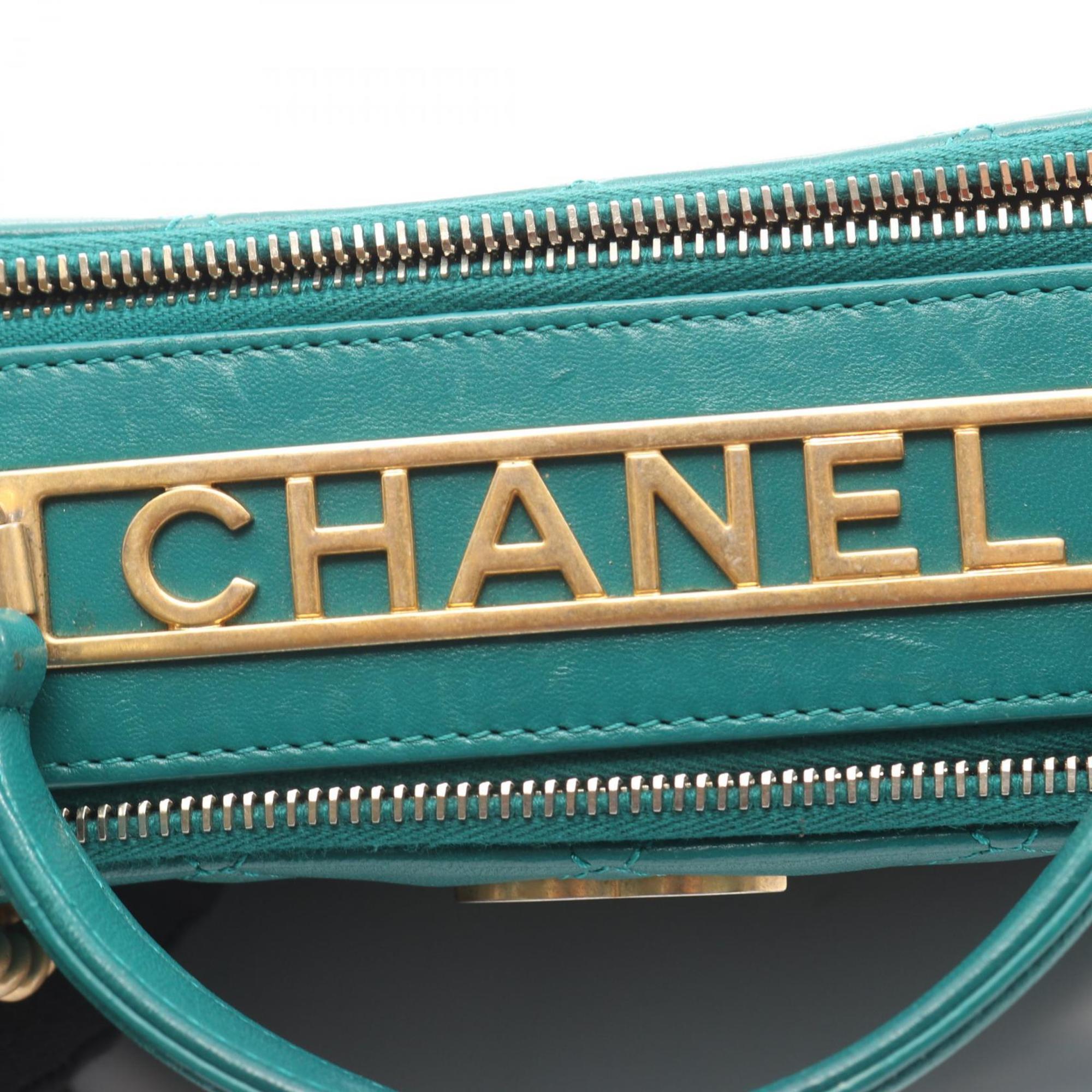 Chanel Green Leather Shoulder Bag (Pre-Owned)