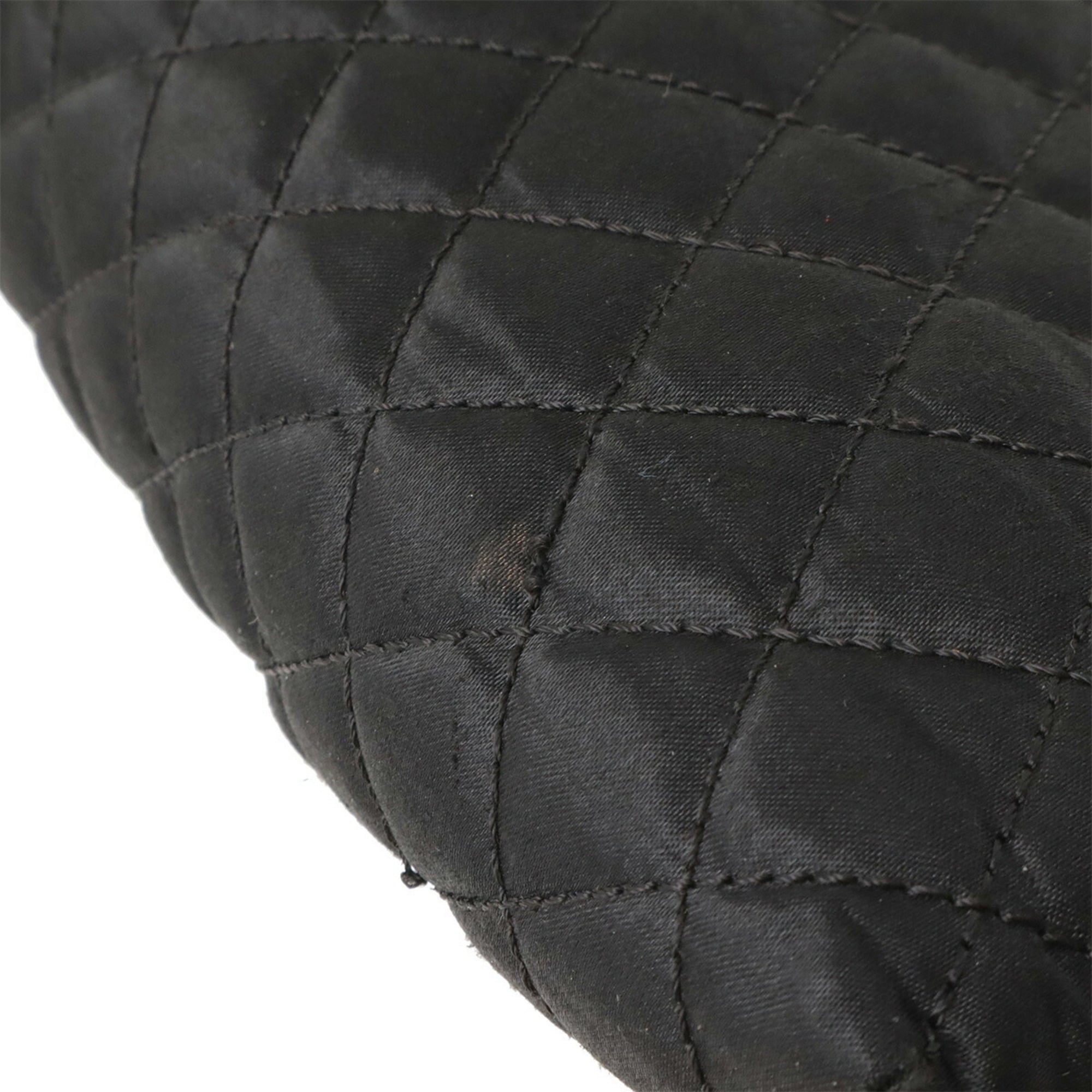 Chanel Black Leather Shoulder Bag (Pre-Owned)