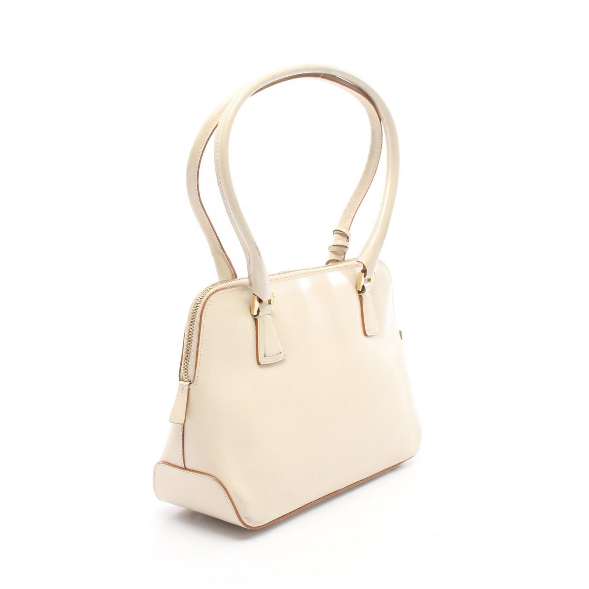 Salvatore Ferragamo Ivory Leather Handbag (Pre-Owned)