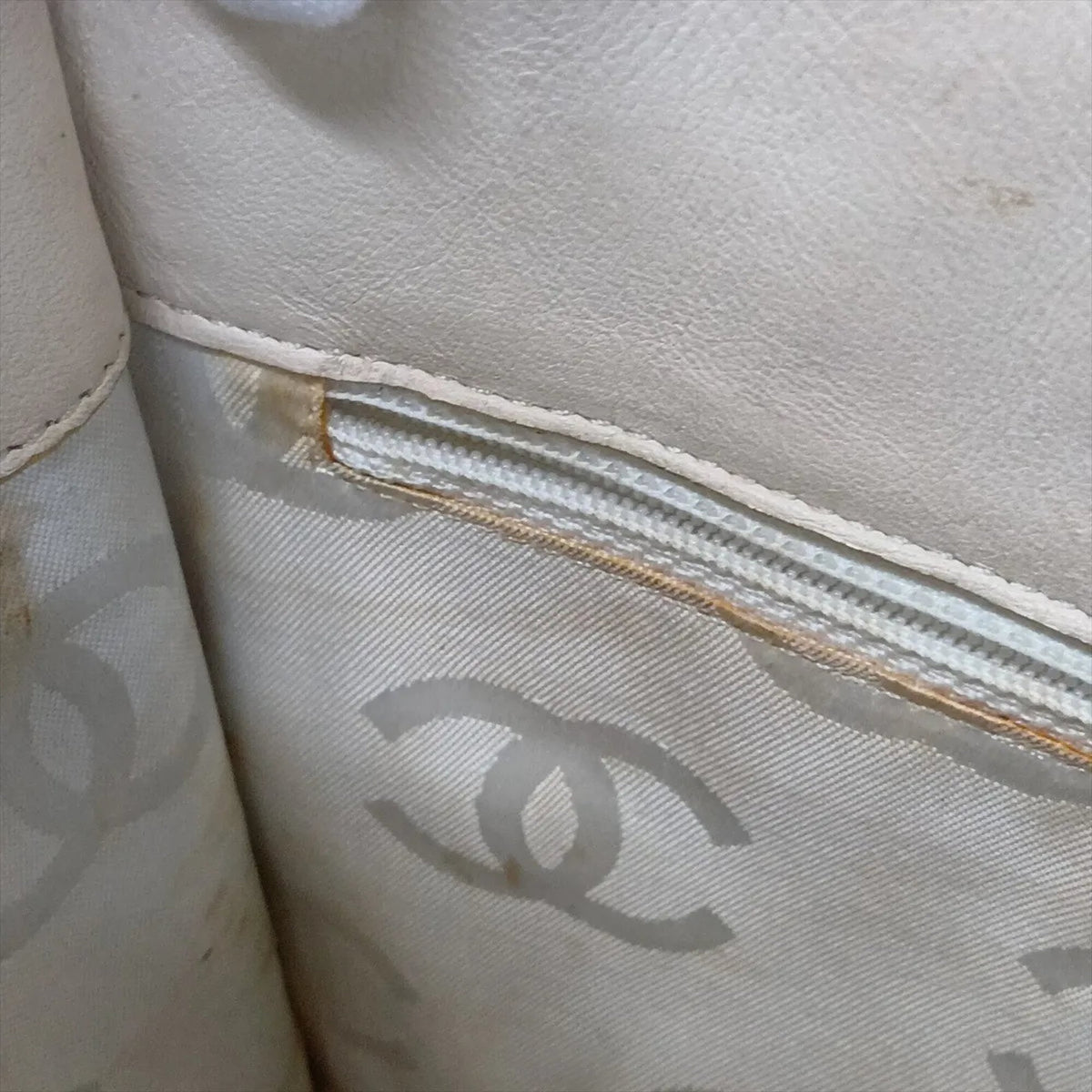 Chanel Beige Leather Shoulder Bag Tote Bag (Pre-Owned)