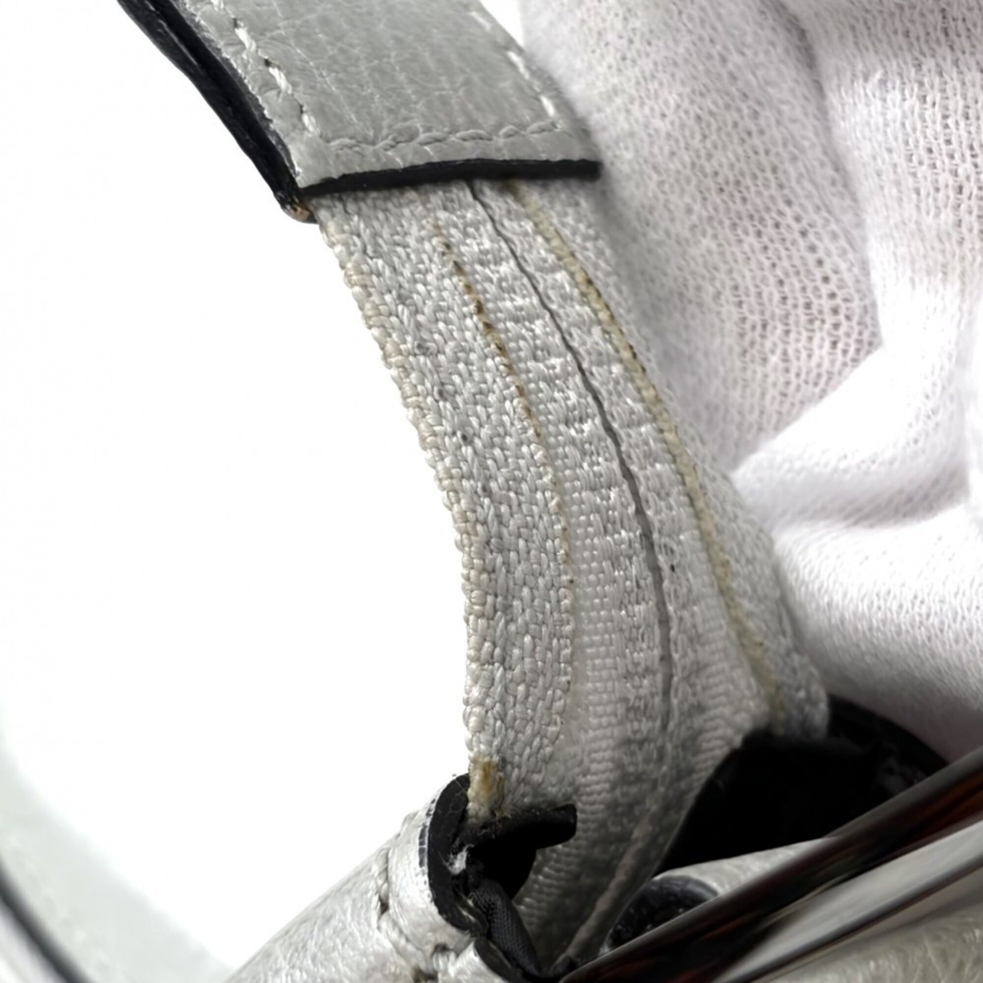 Gucci Silver Gg Plus Leather Handbag (Pre-Owned)