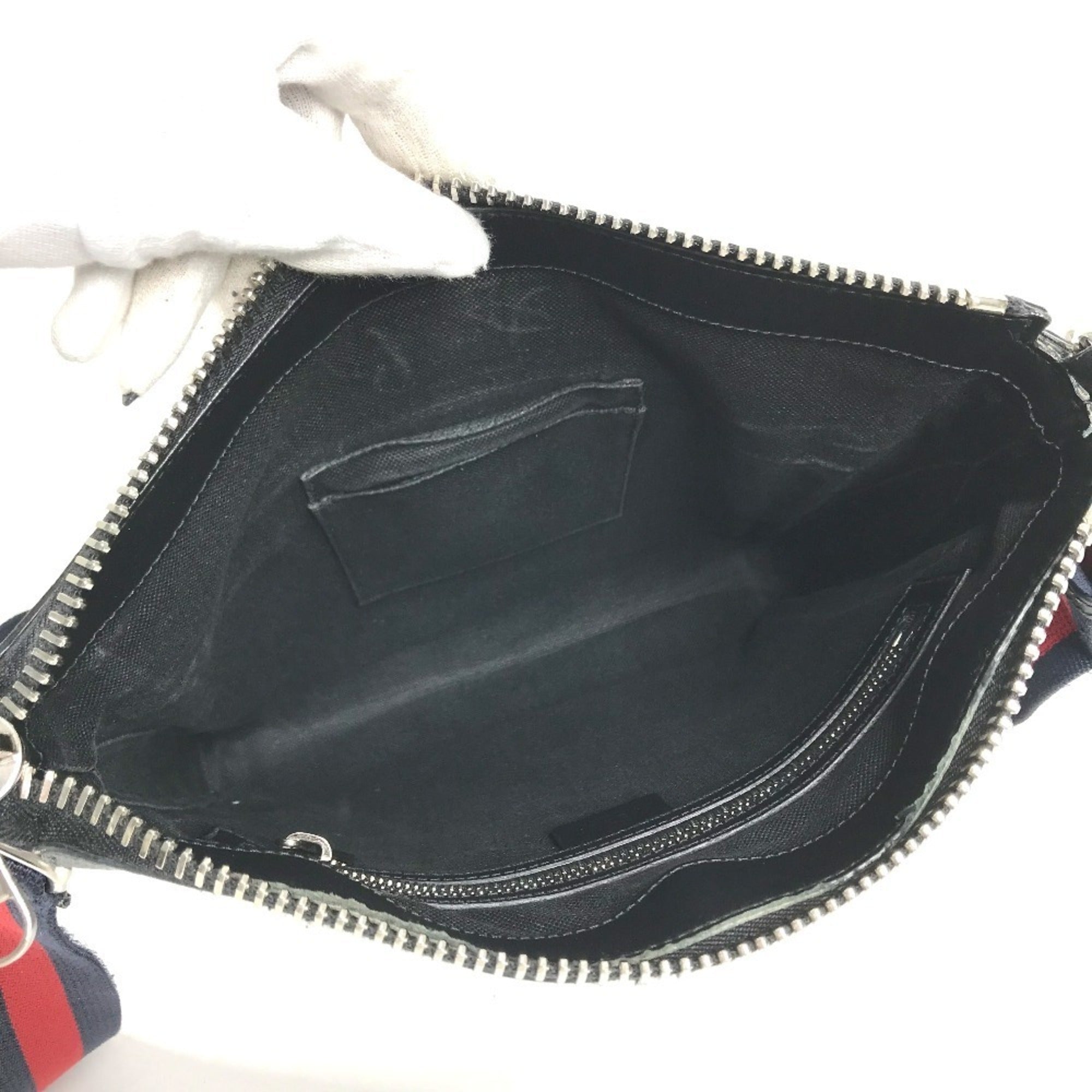 Gucci Black Gg Supreme Messenger Bag Shoulder Bag (Pre-Owned)
