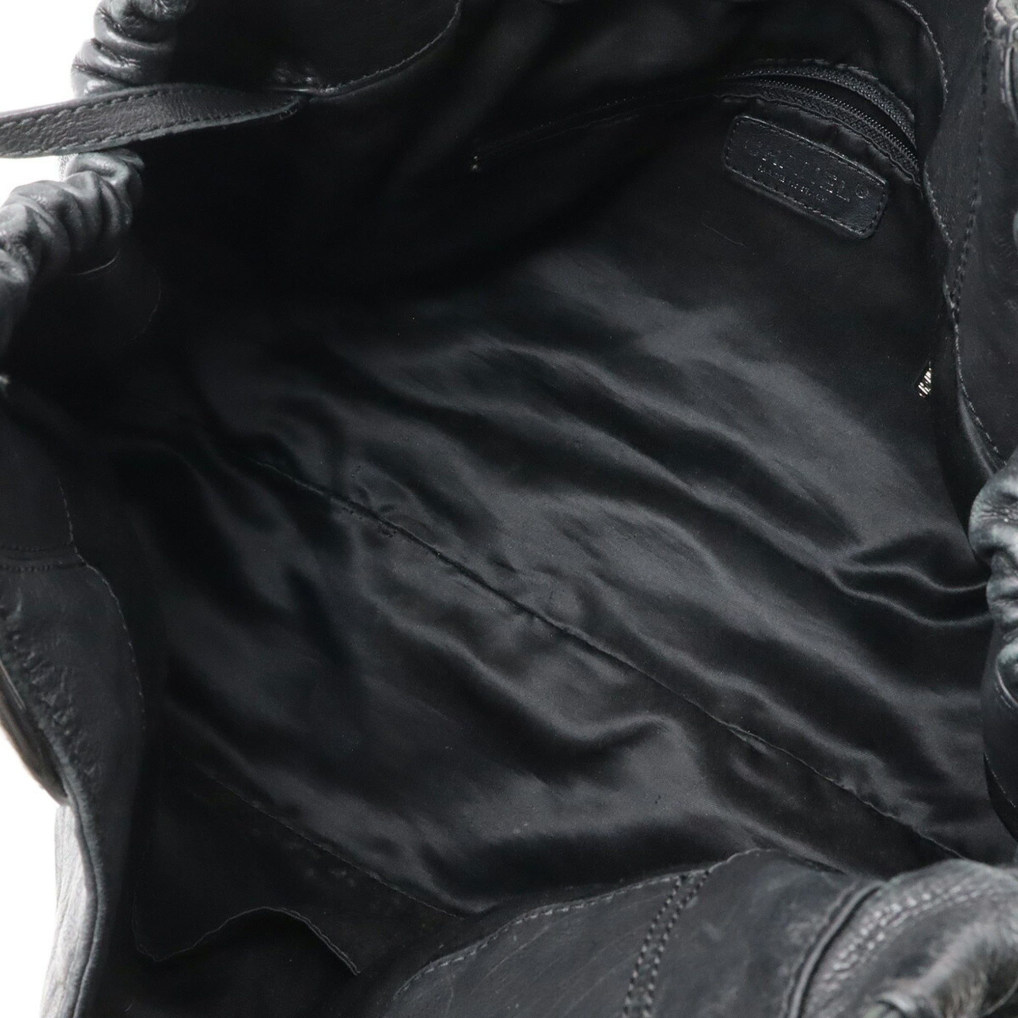 Chanel Black Leather Shoulder Bag (Pre-Owned)