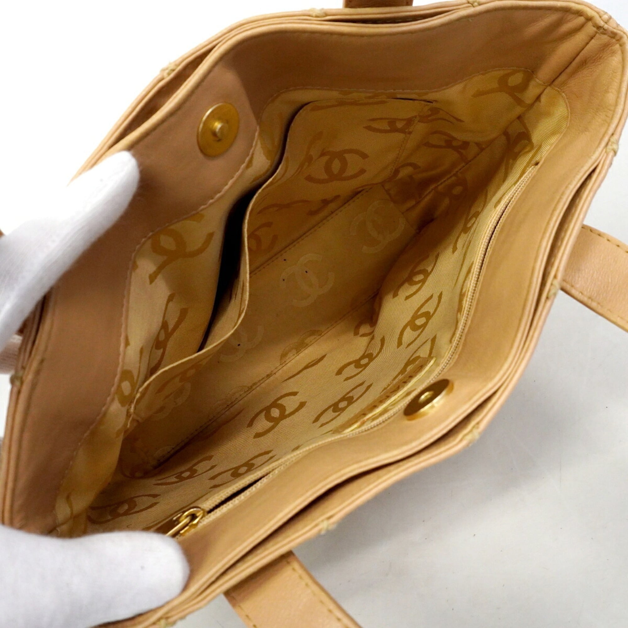 Chanel Beige Leather Tote Bag (Pre-Owned)