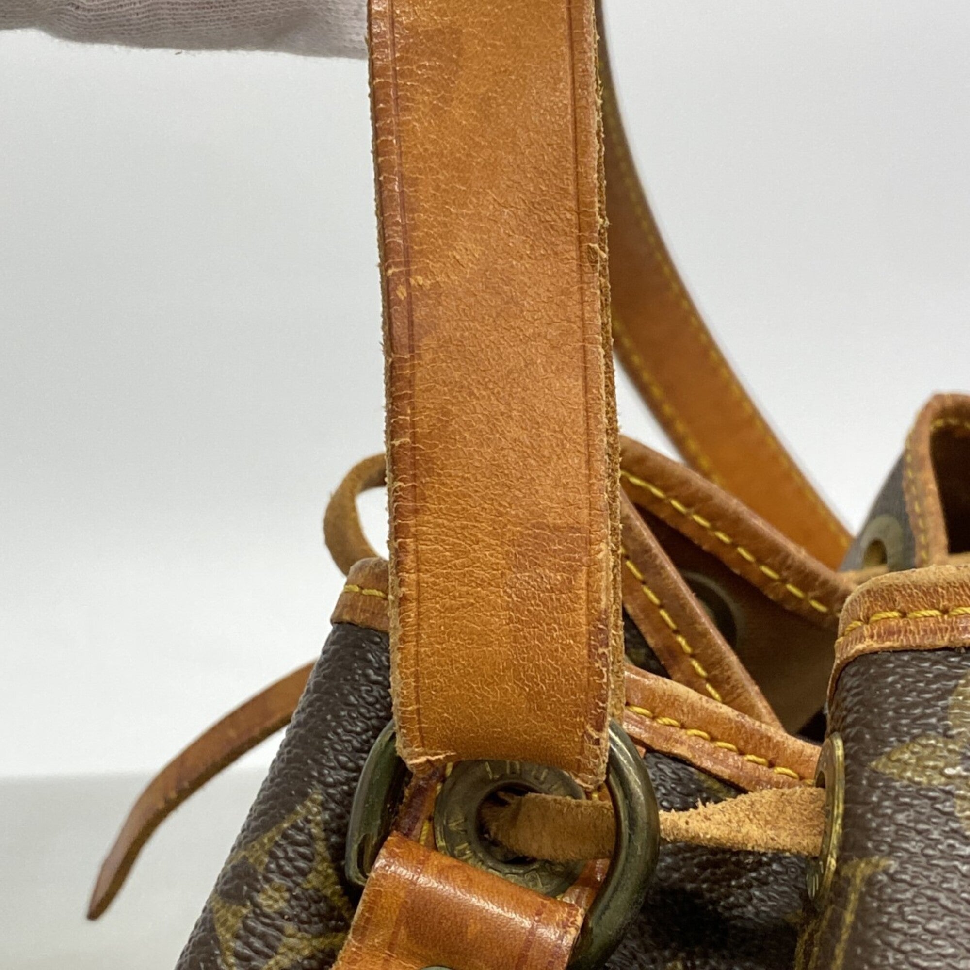 Louis Vuitton Brown Shoulder Bag (Pre-Owned)