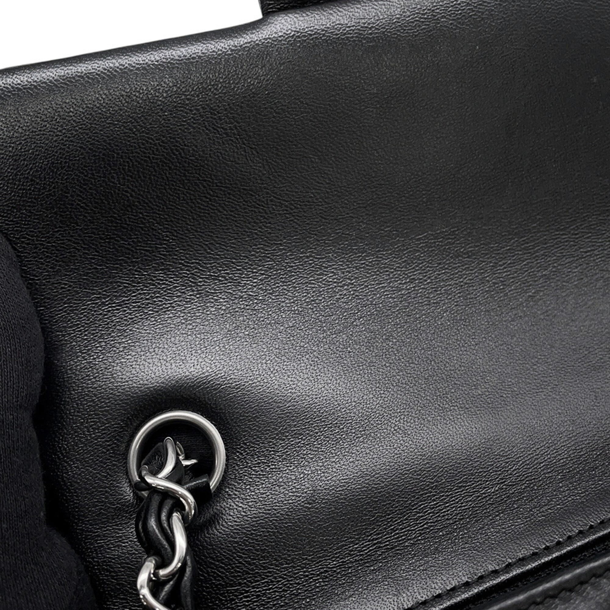 Chanel Black Leather Shoulder Bag (Pre-Owned)