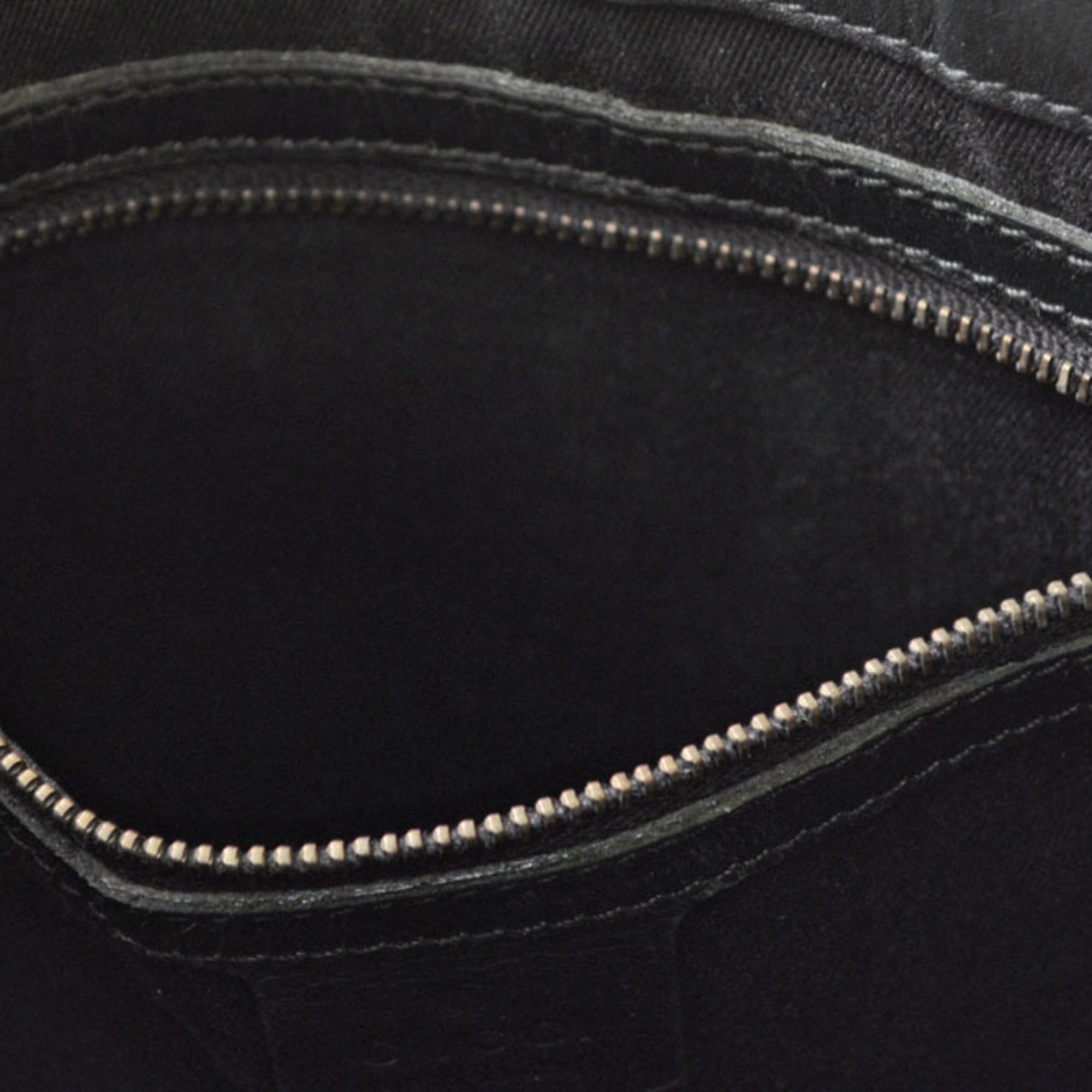 Gucci Black Gg Canvas Shoulder Bag (Pre-Owned)