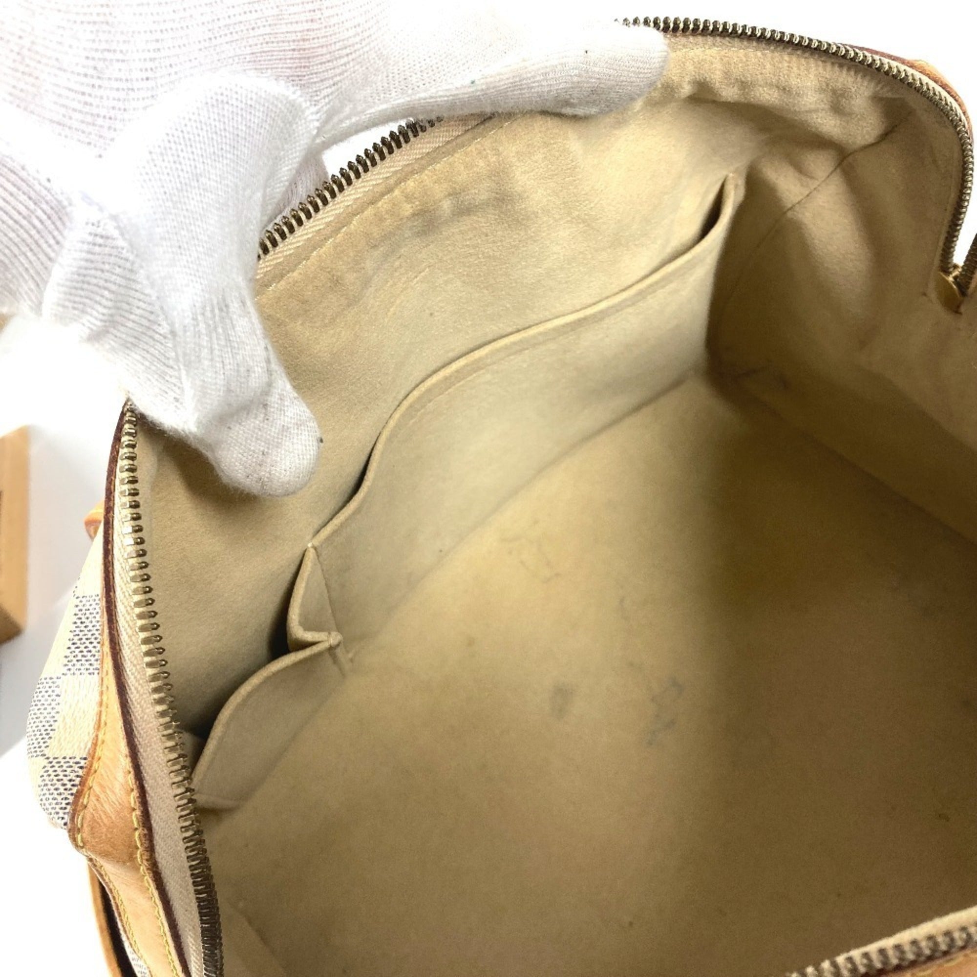Louis Vuitton White Handbag Tote Bag (Pre-Owned)